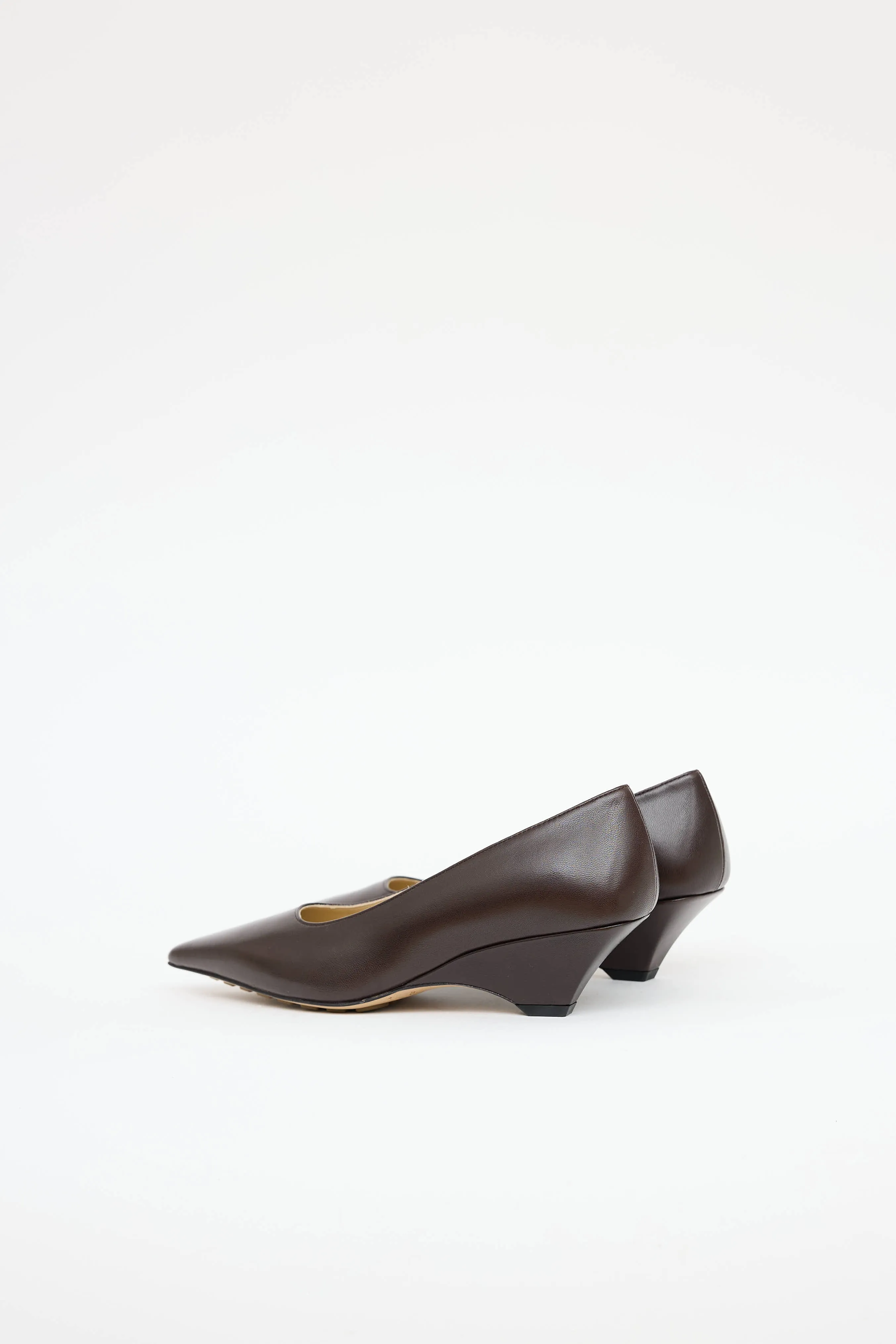 Leather Point Pump sold by VSP Consignment product image thumbnail 4