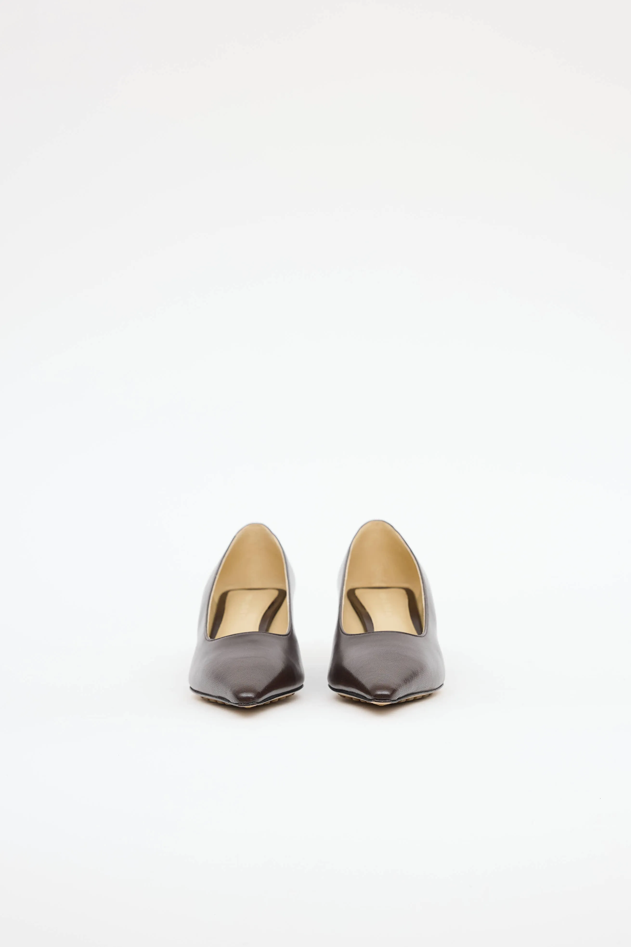 Leather Point Pump sold by VSP Consignment product image thumbnail 3
