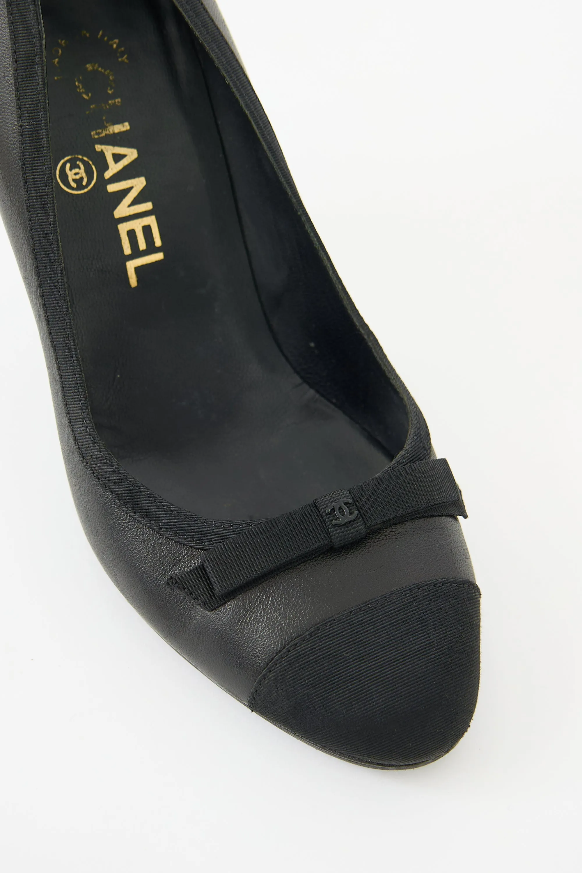 Leather Cap Toe Bow Pump sold by VSP Consignment product image thumbnail 2