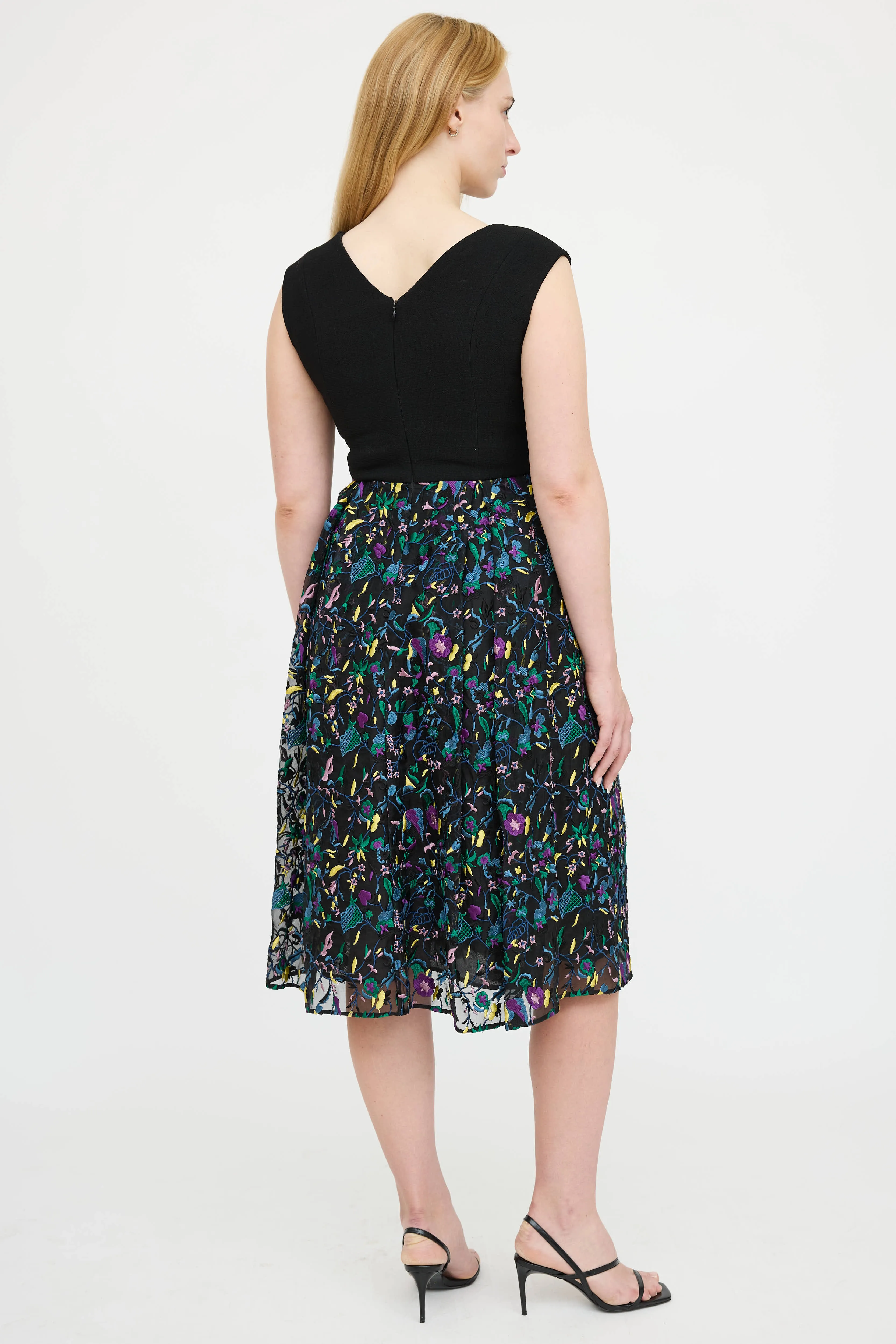 Floral Loren Dress sold by VSP Consignment product image thumbnail 4