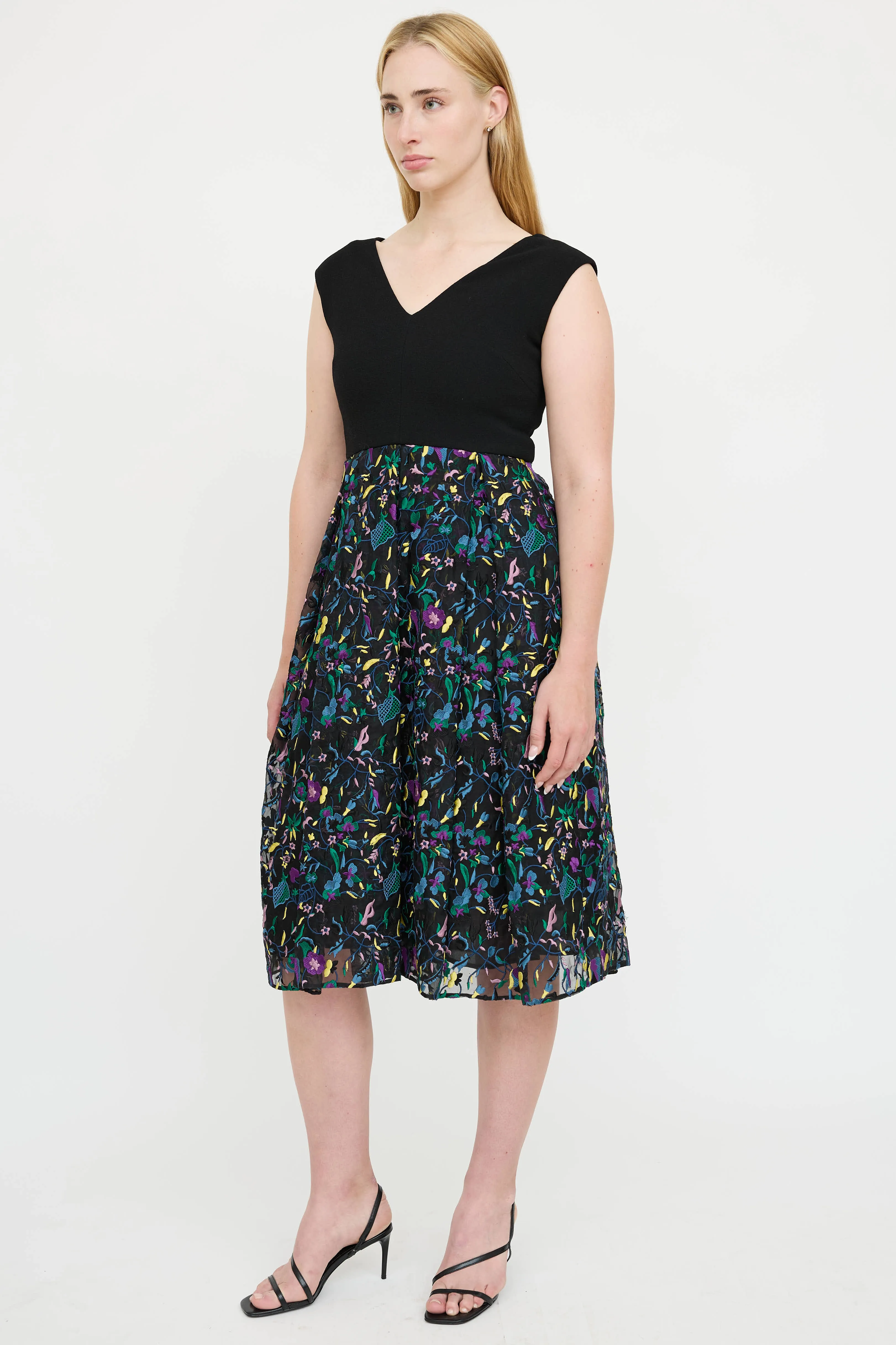 Floral Loren Dress sold by VSP Consignment product image thumbnail 3