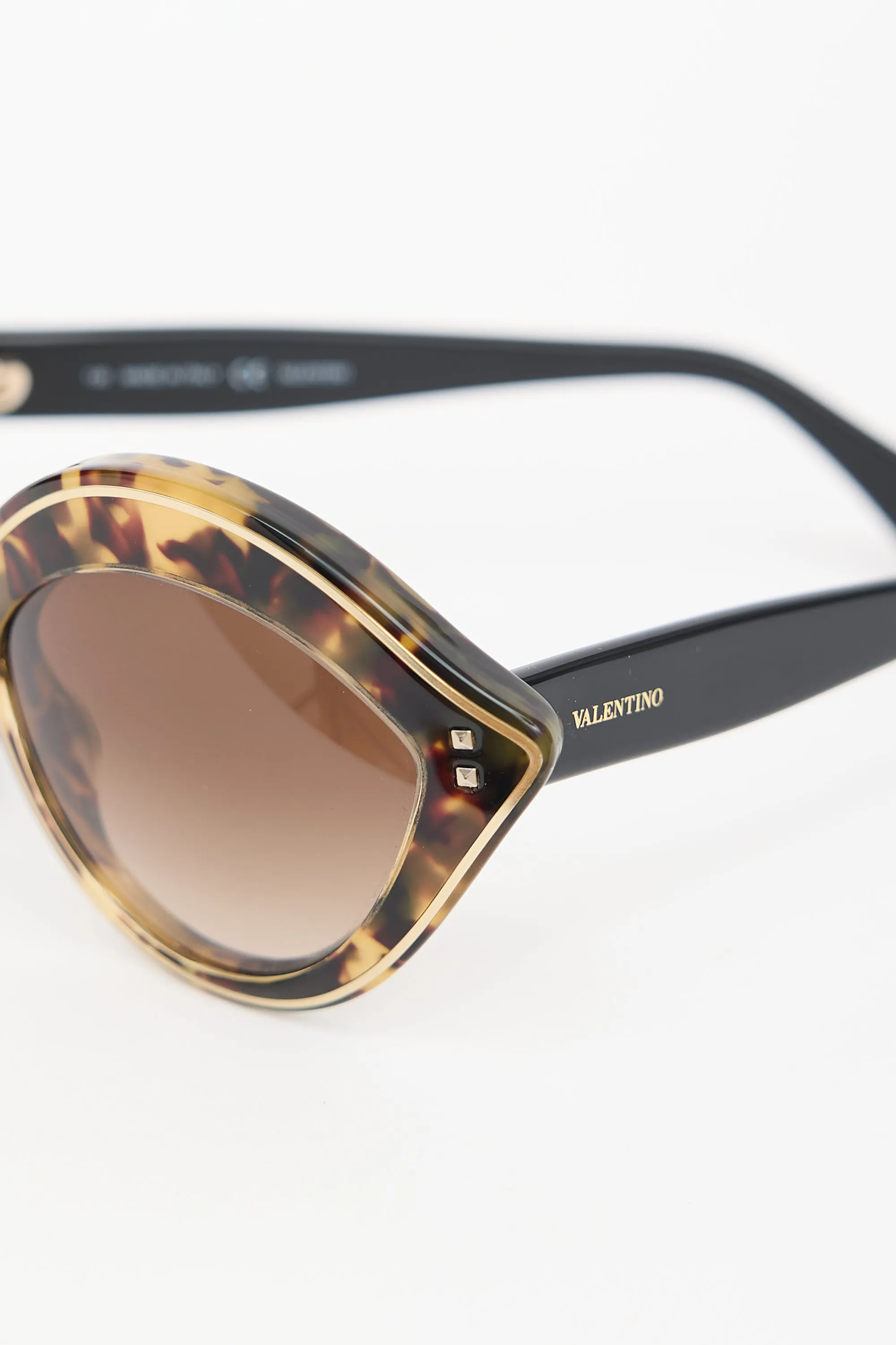 V689S Sunglasses sold by VSP Consignment product image thumbnail 2