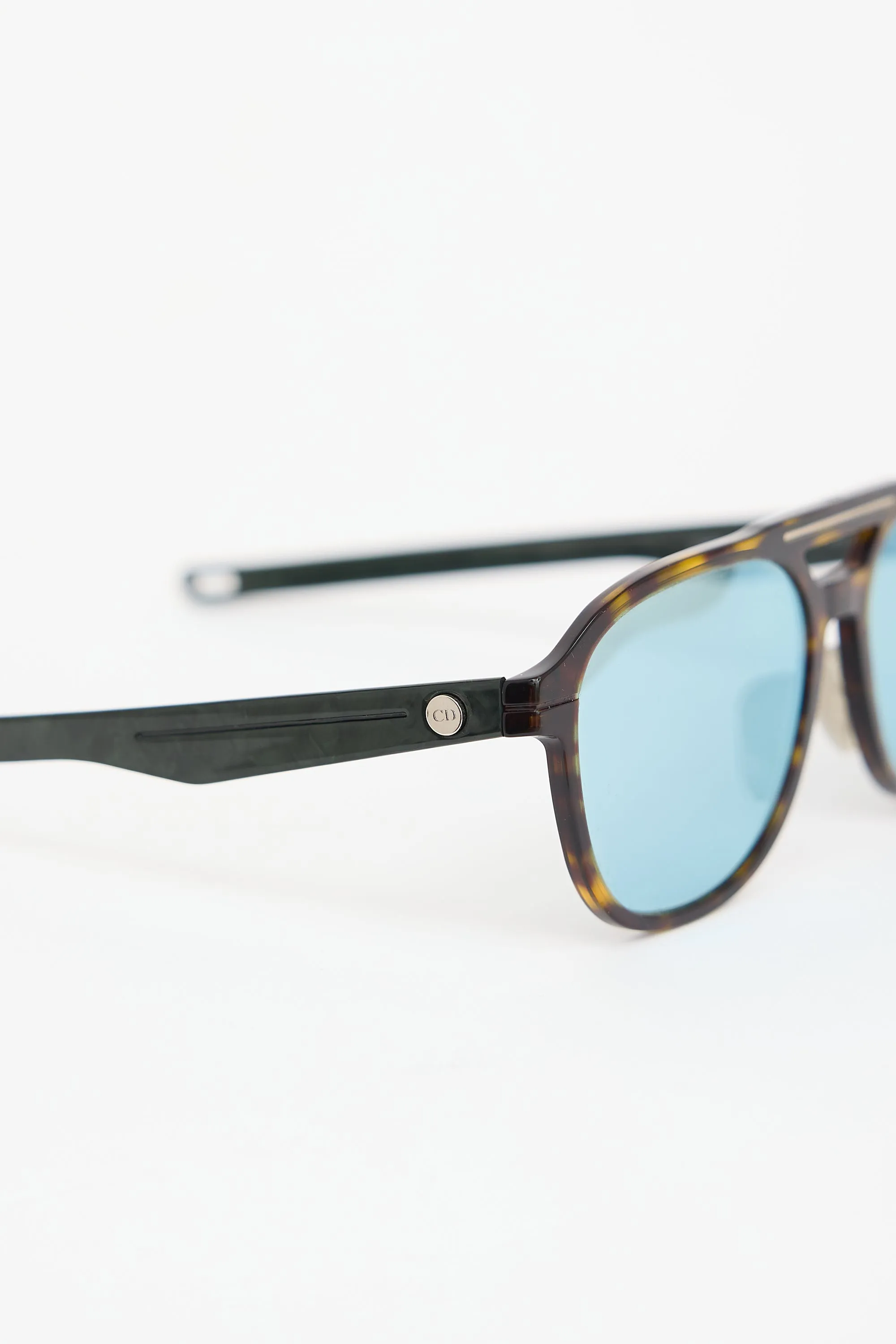 Essential R2U 20B7 Aviator Sunglasses sold by VSP Consignment product image thumbnail 2
