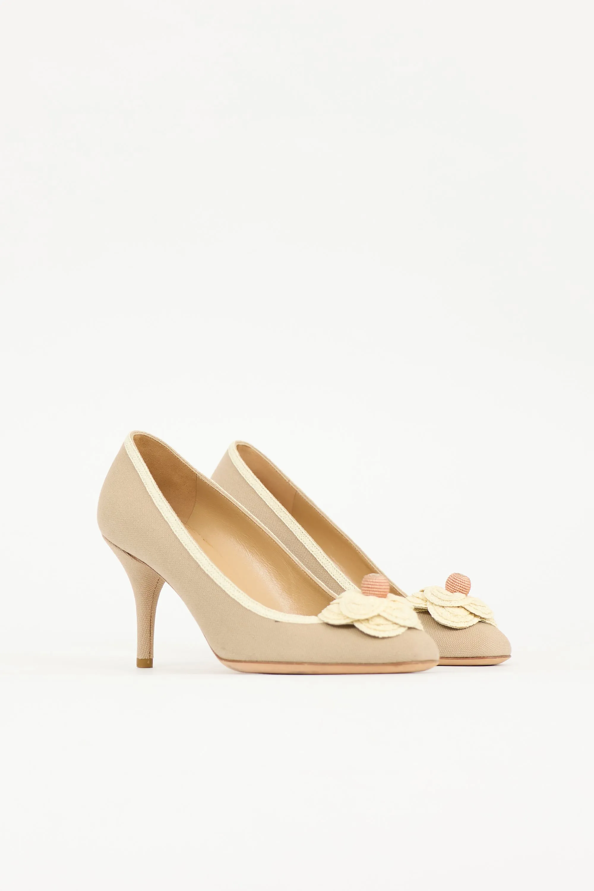 Vintage Camellia CC Pump sold by VSP Consignment product image thumbnail 3