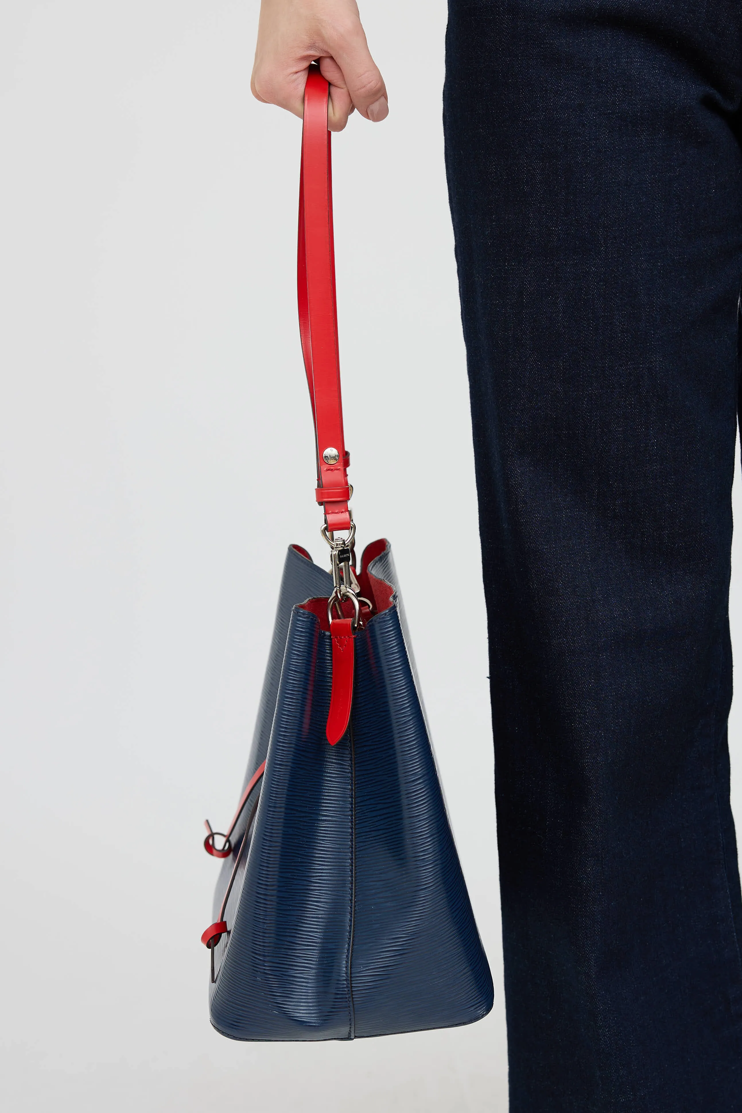 Epi NeoNoe Bag sold by VSP Consignment product image thumbnail 5