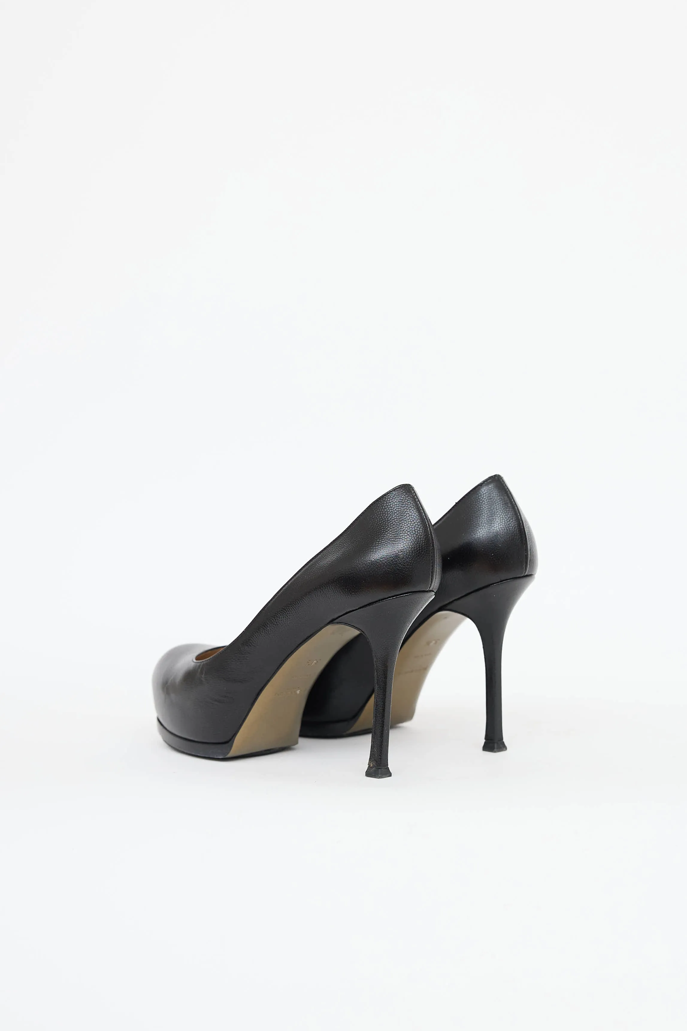 Leather Tribtoo Pump sold by VSP Consignment product image thumbnail 4