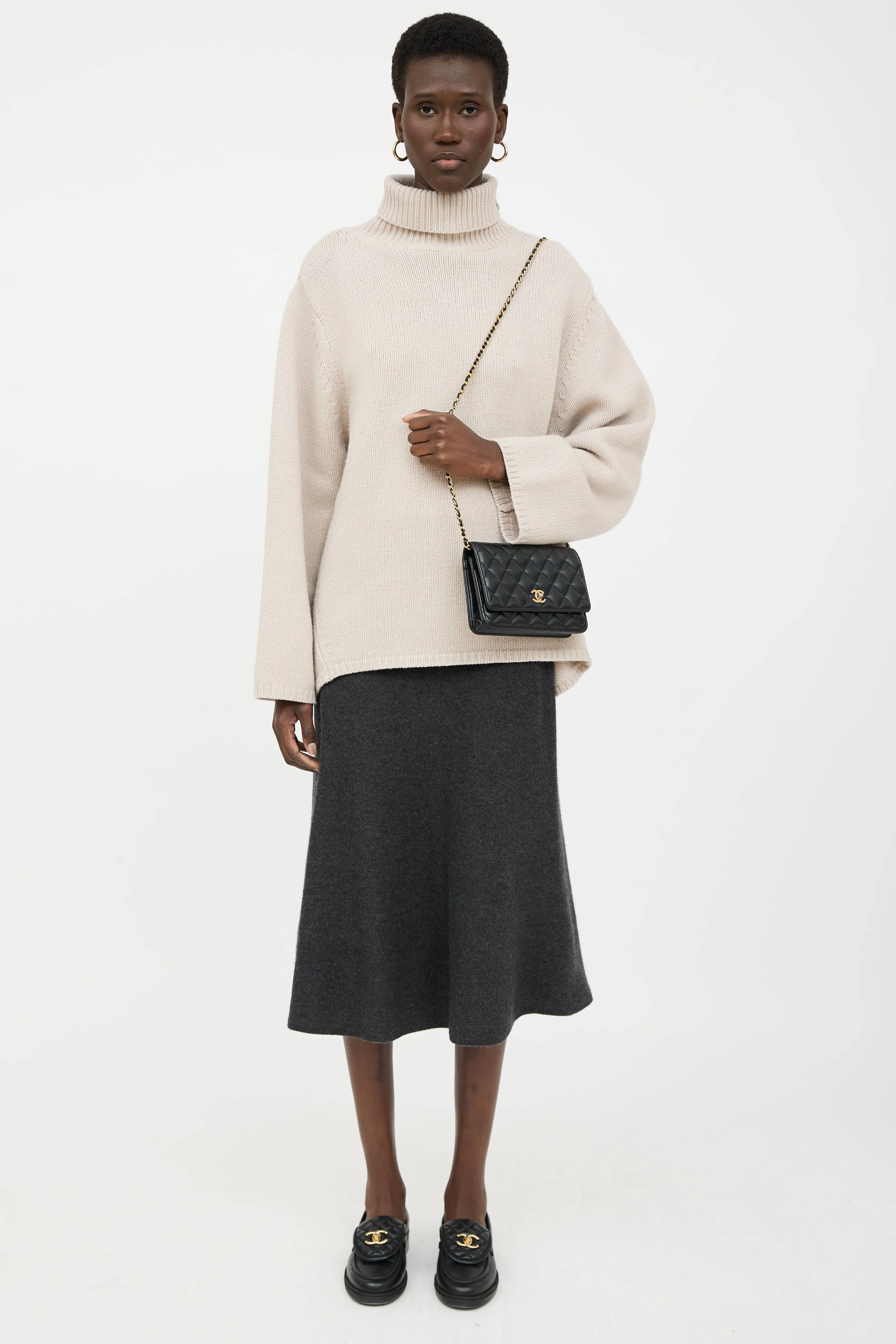 Pearl Crush Wallet On Chain sold by VSP Consignment product image thumbnail 3