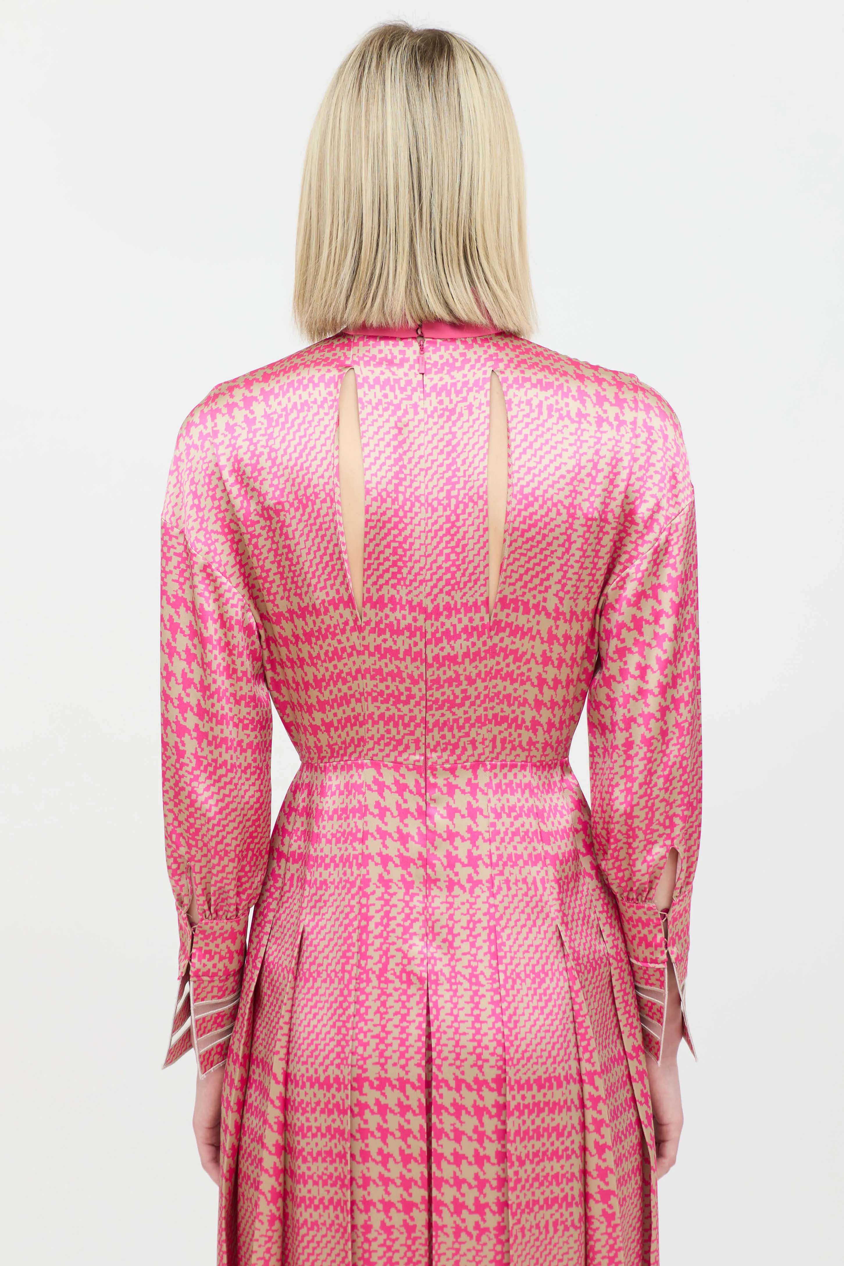 Silk Houndstooth Pleated Dress sold by VSP Consignment product image thumbnail 5