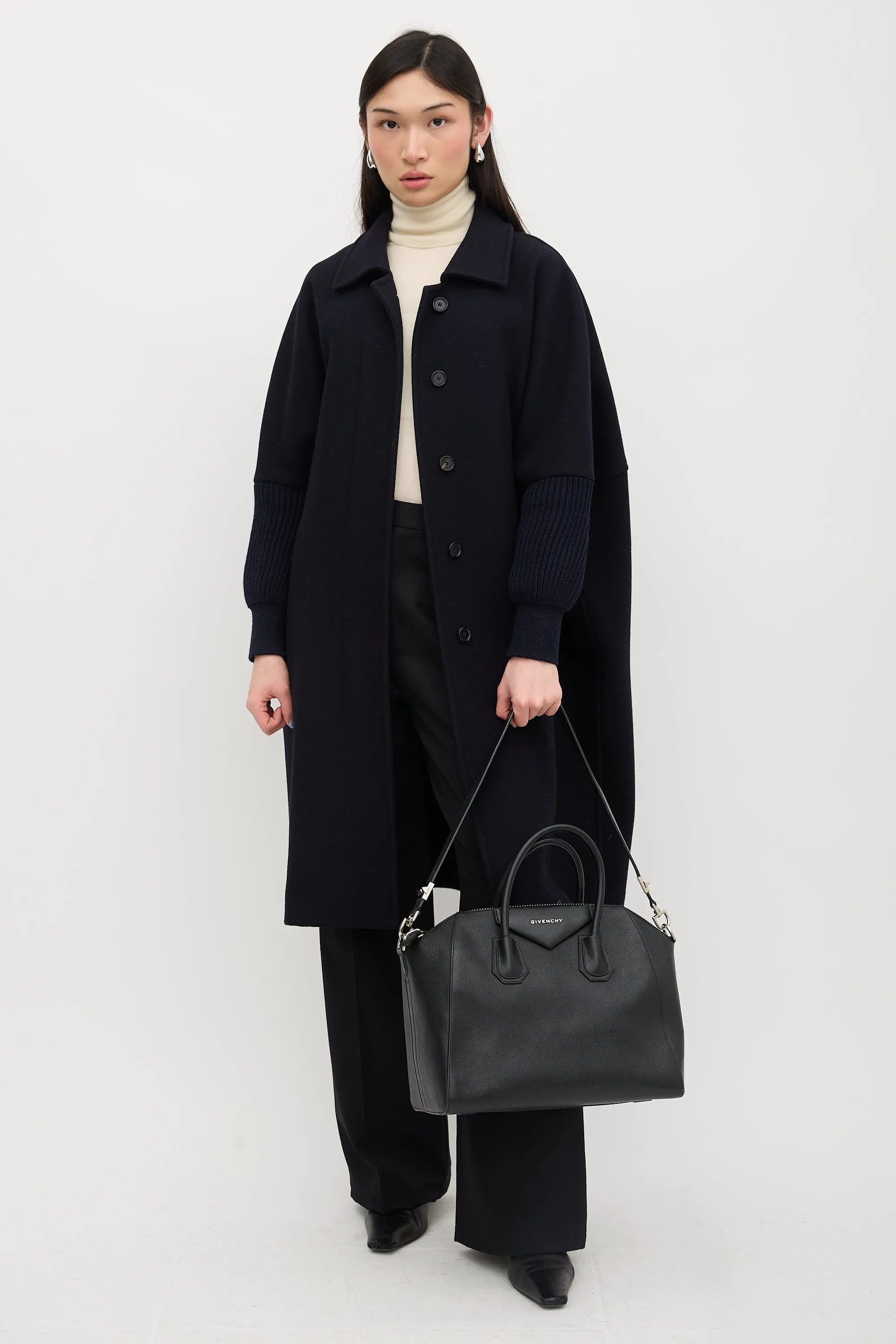 Leather Medium Antigona Bag sold by VSP Consignment product image thumbnail 2