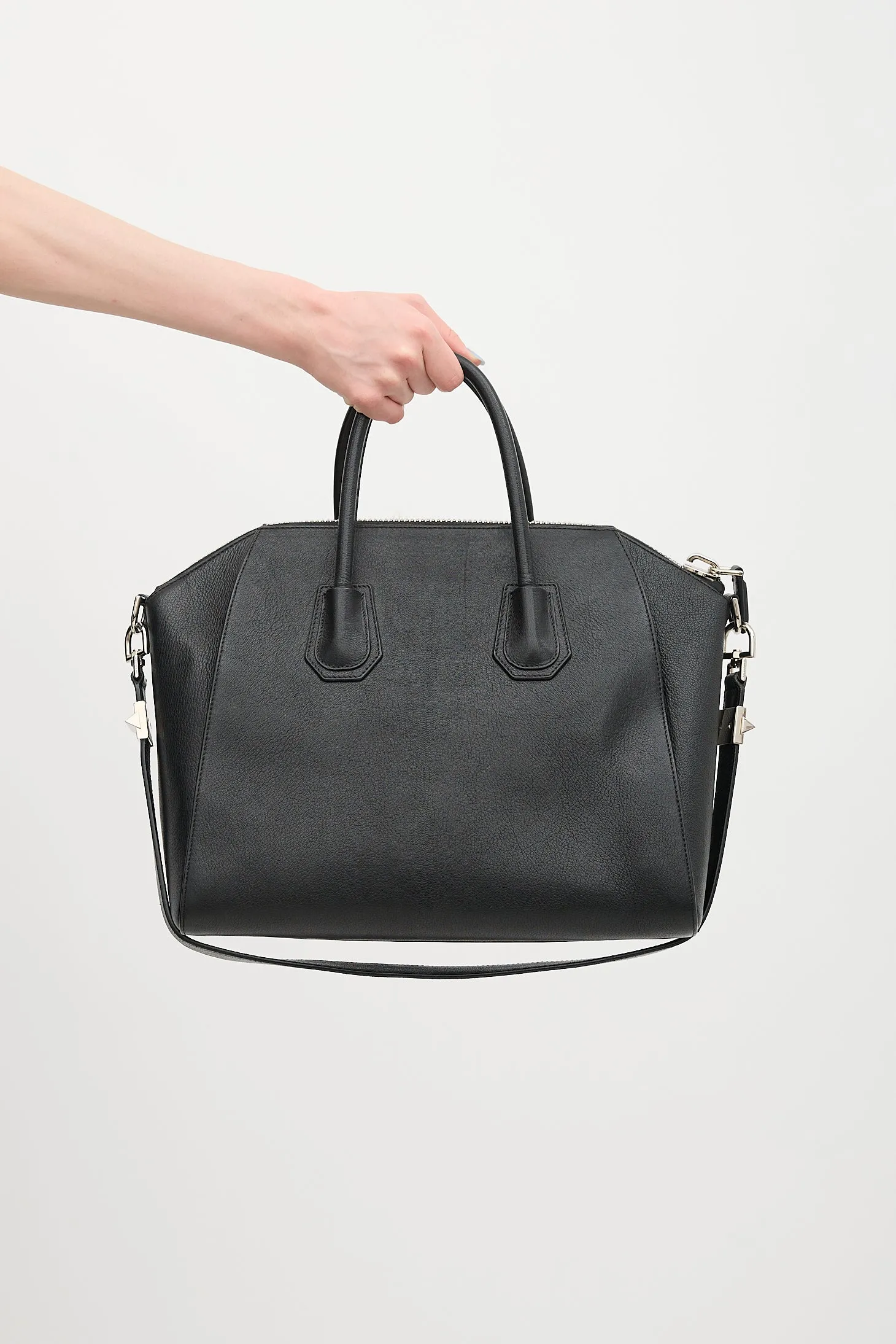 Leather Medium Antigona Bag sold by VSP Consignment product image thumbnail 3