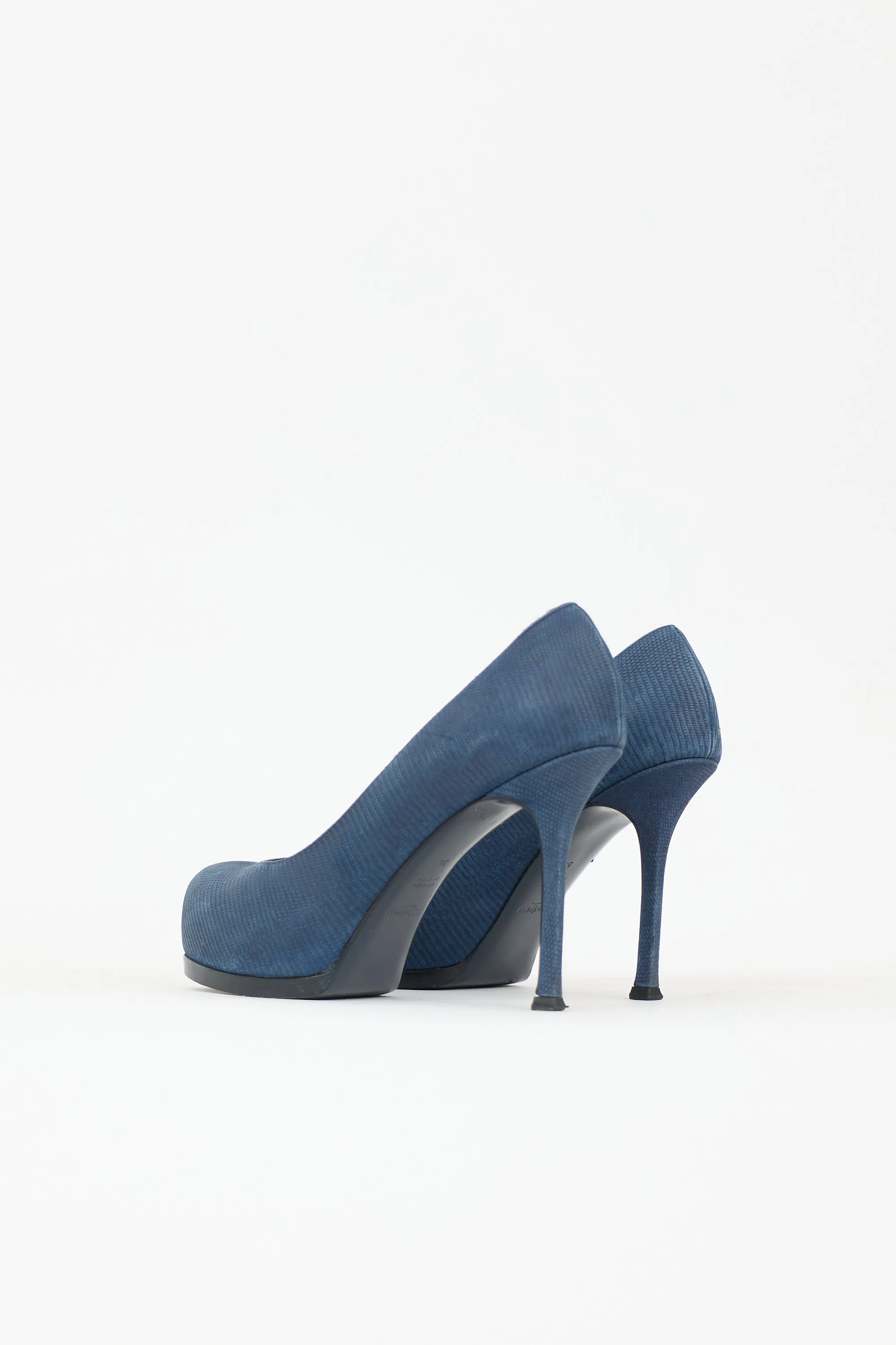 Textured Leather Tribtoo Pump sold by VSP Consignment product image thumbnail 4