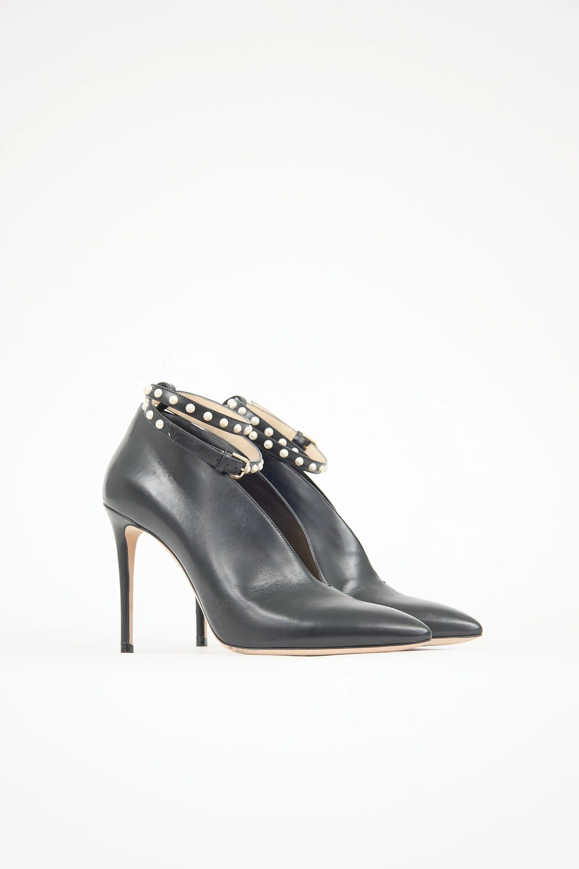 Leather Lark 100 Heel sold by VSP Consignment product image thumbnail 2