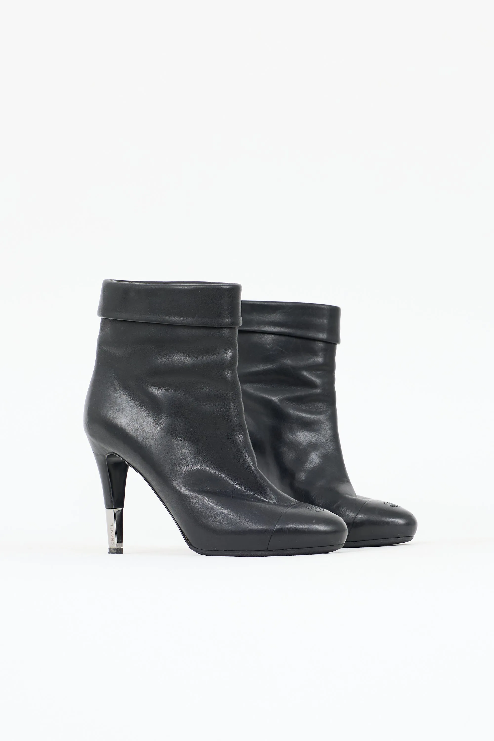 Leather Folded Collar Boot sold by VSP Consignment product image thumbnail 2