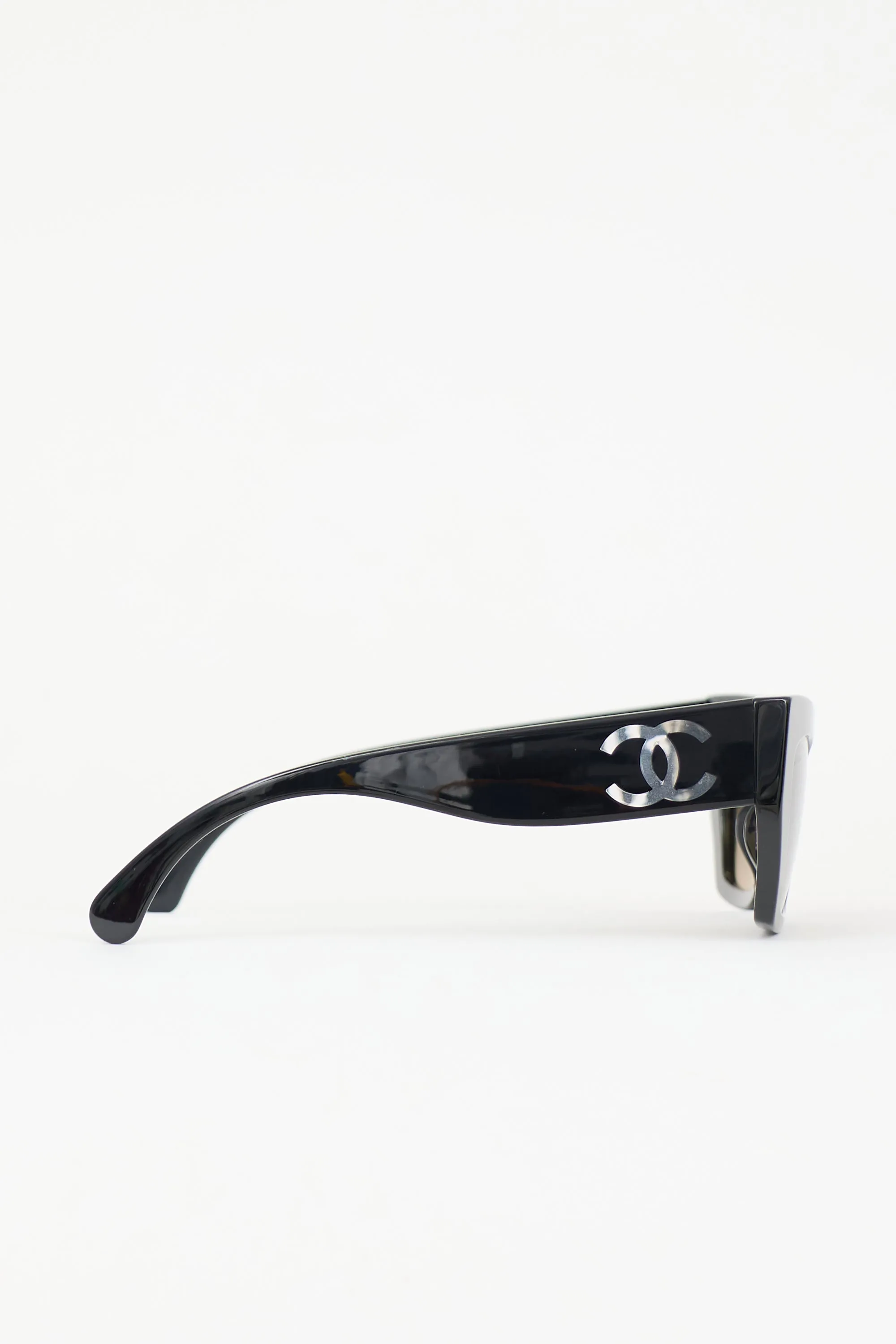 5527A CC Sunglasses sold by VSP Consignment product image thumbnail 3