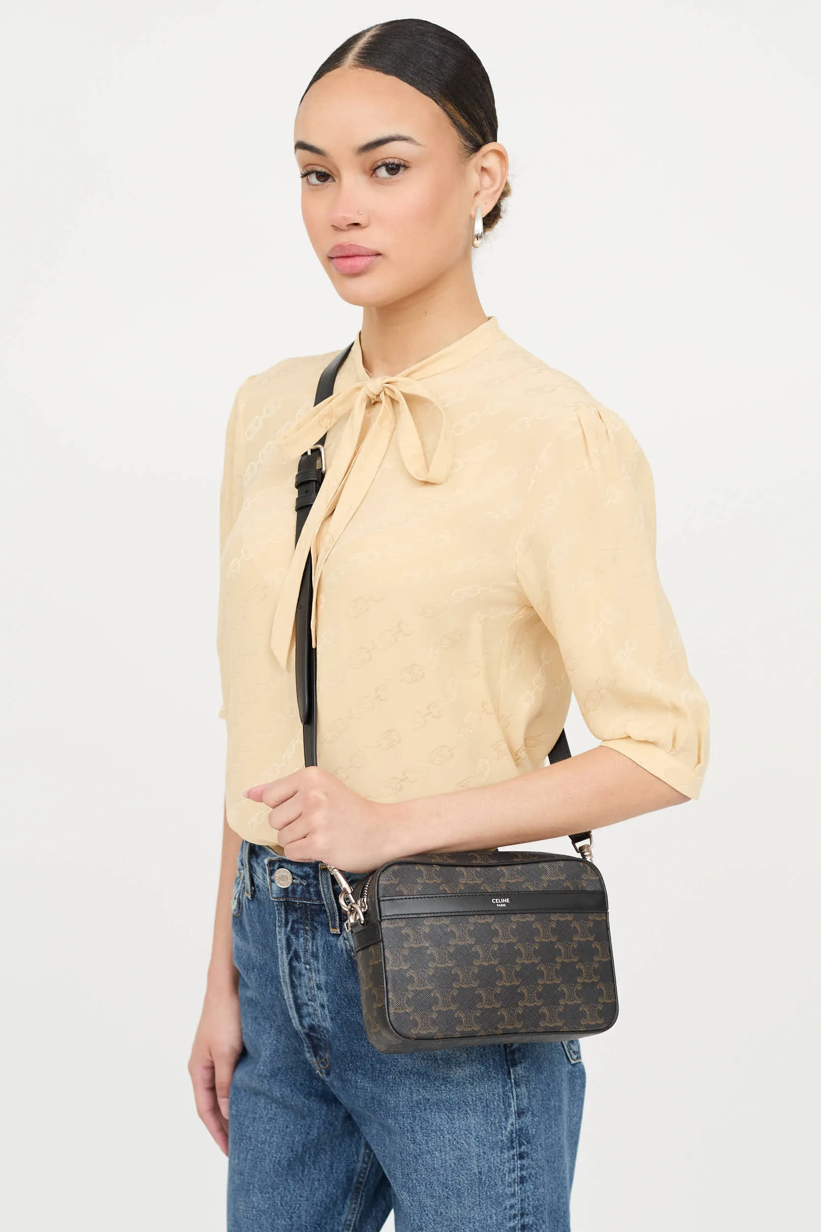 Small Triomphe Monogram Messenger Bag sold by VSP Consignment product image thumbnail 2
