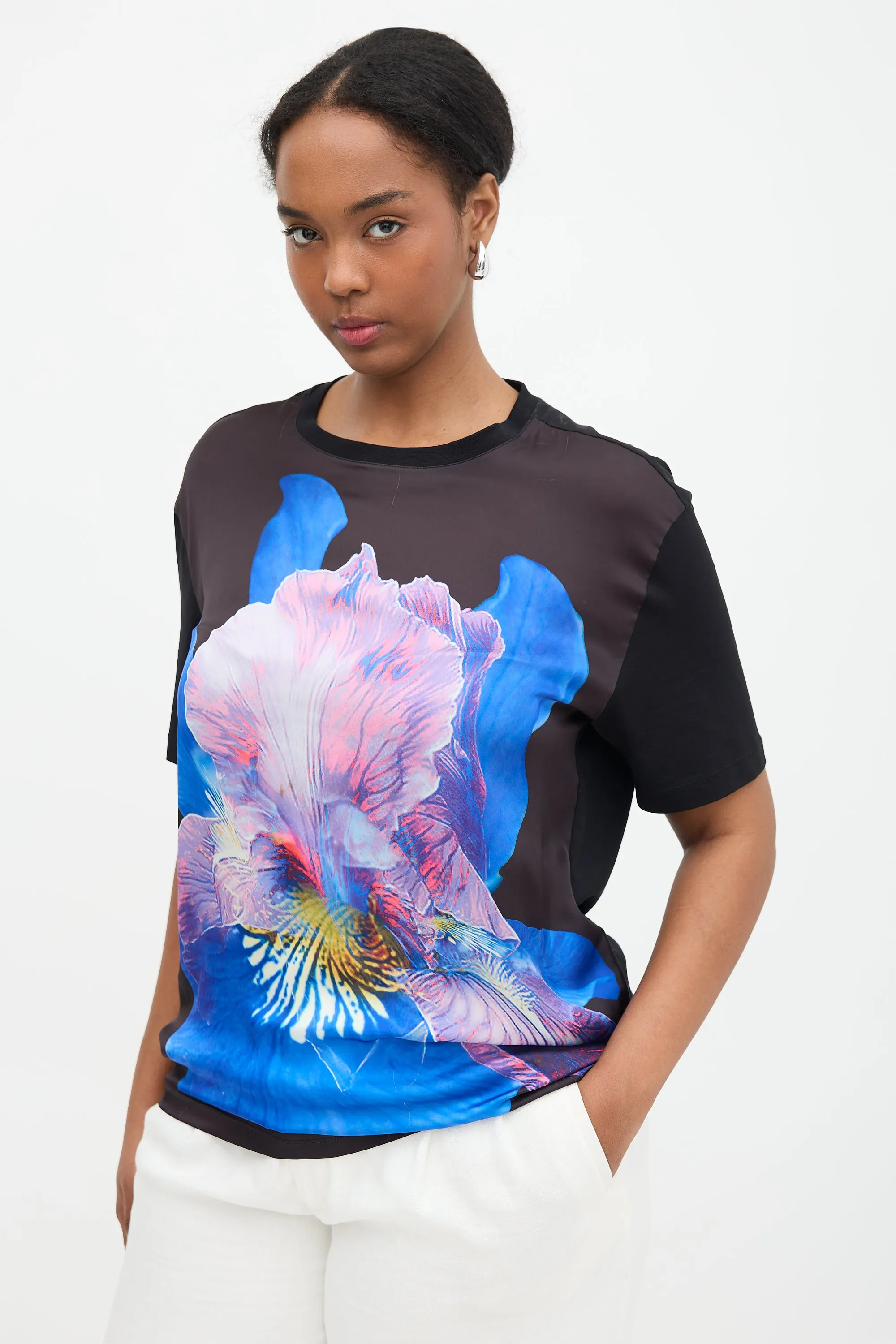 Floral Graphic T-Shirt sold by VSP Consignment product image thumbnail 3