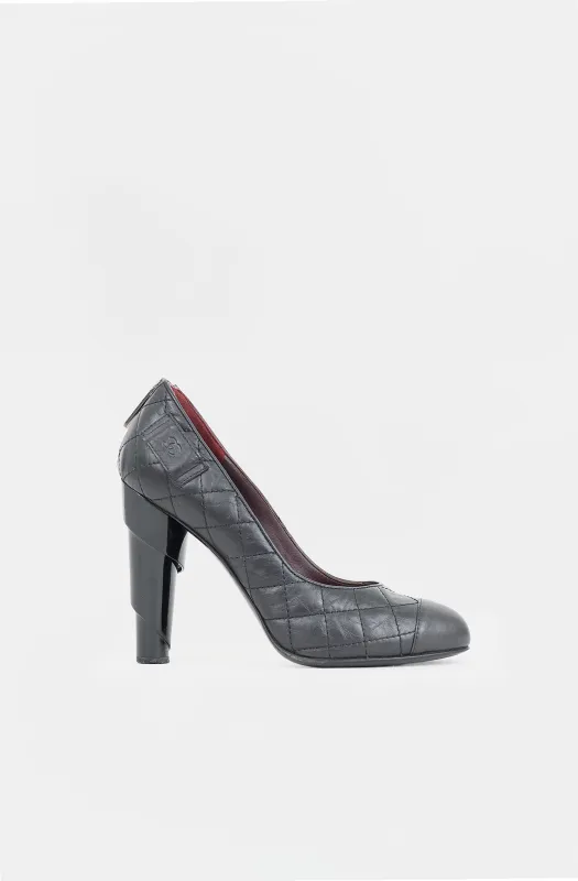 Quilted Leather CC Pump made by Chanel