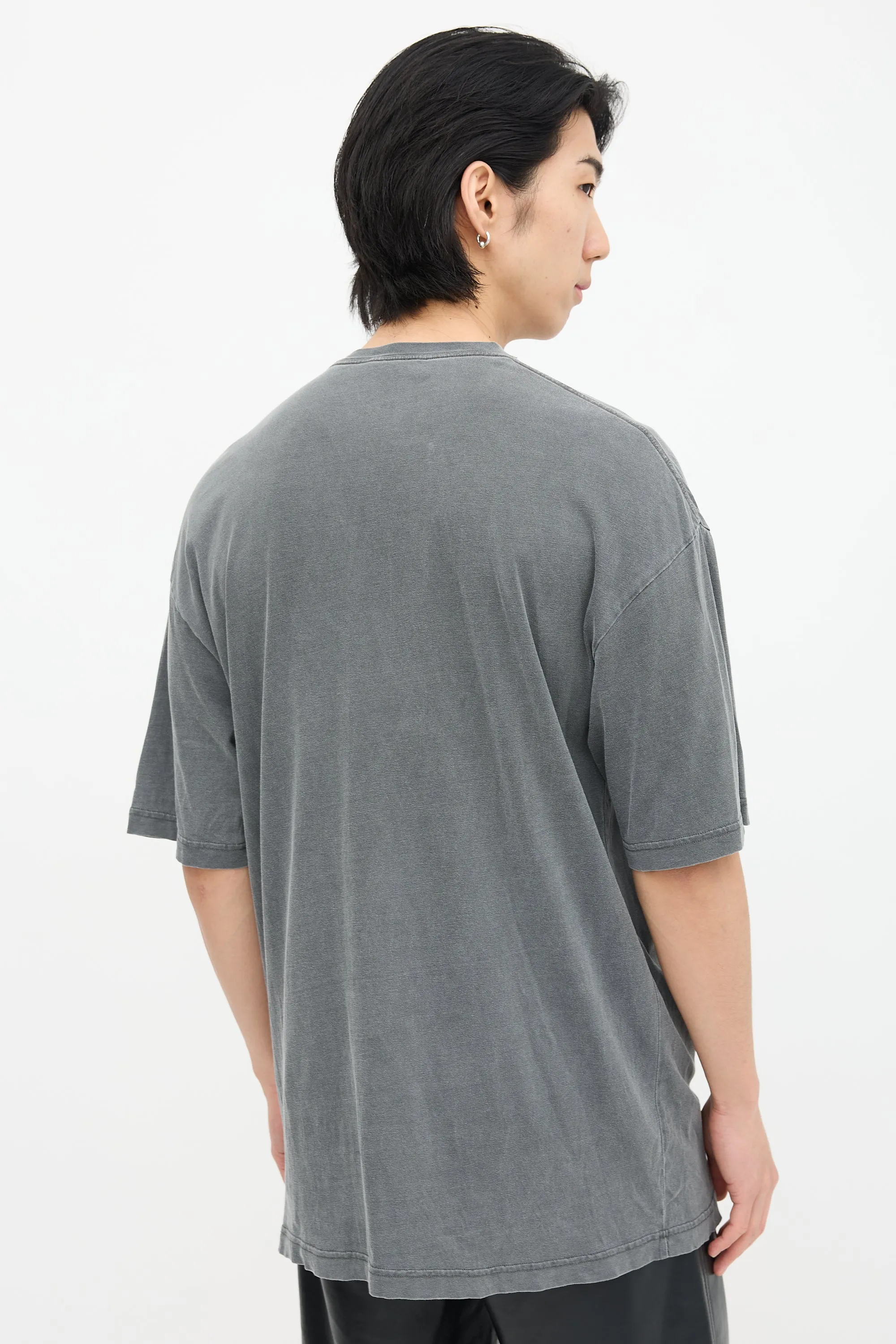 2017 Faded Graphic T-Shirt sold by VSP Consignment product image thumbnail 4