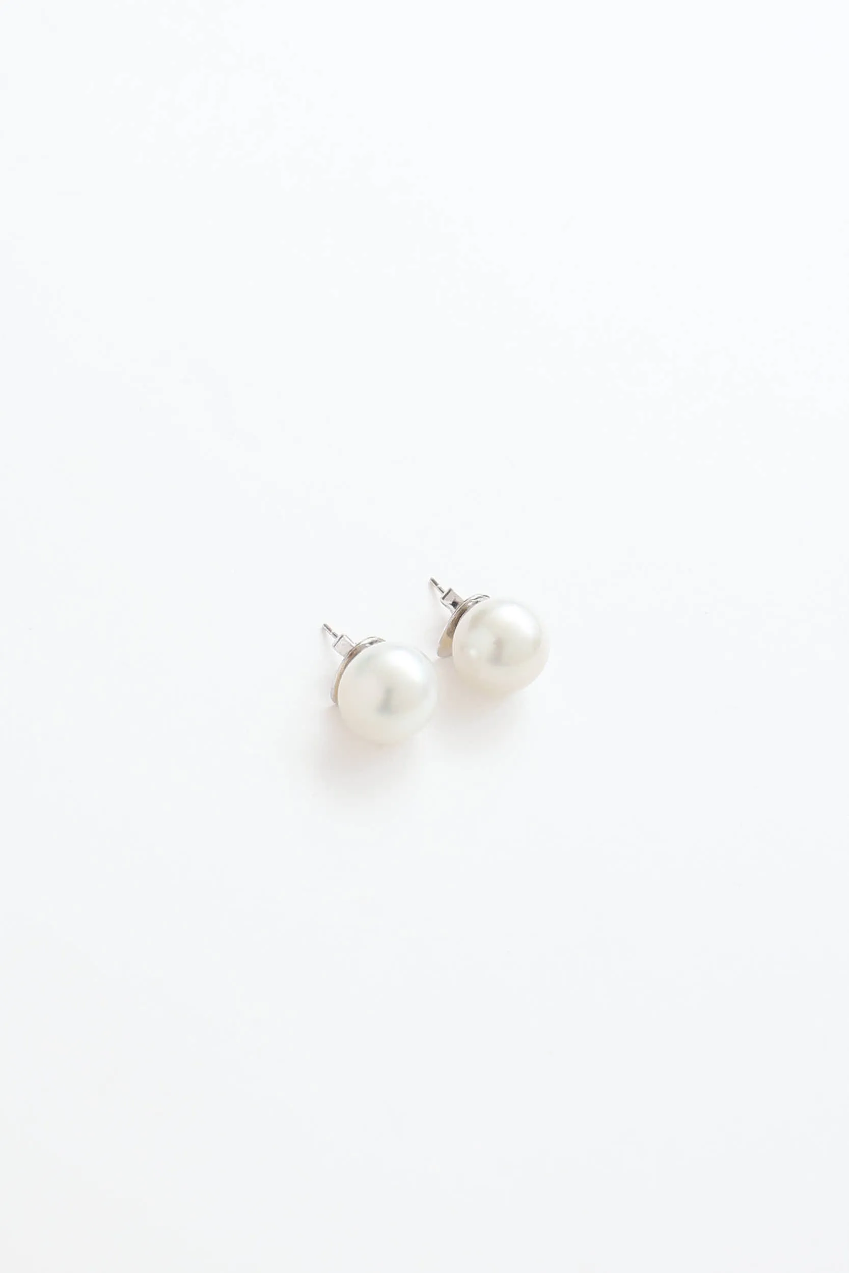 14K White Gold South Sea Cultured Pearl Earring sold by VSP Consignment product image thumbnail 2
