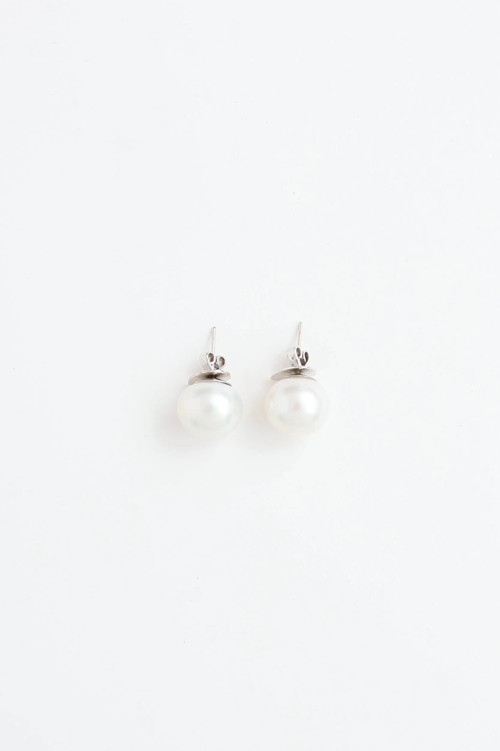 14K White Gold South Sea Cultured Pearl Earring sold by VSP Consignment