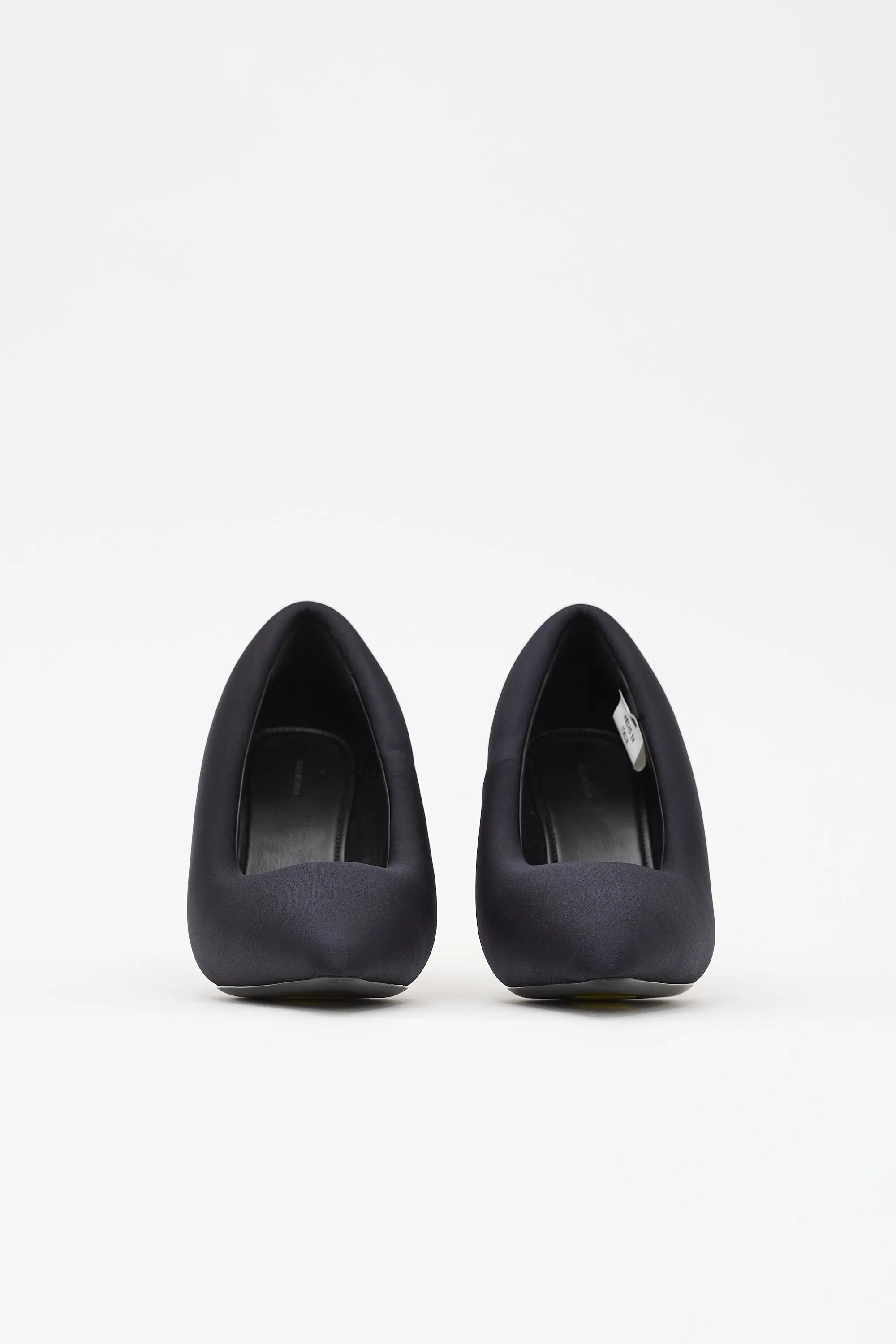 XL Padded Pump sold by VSP Consignment product image thumbnail 3