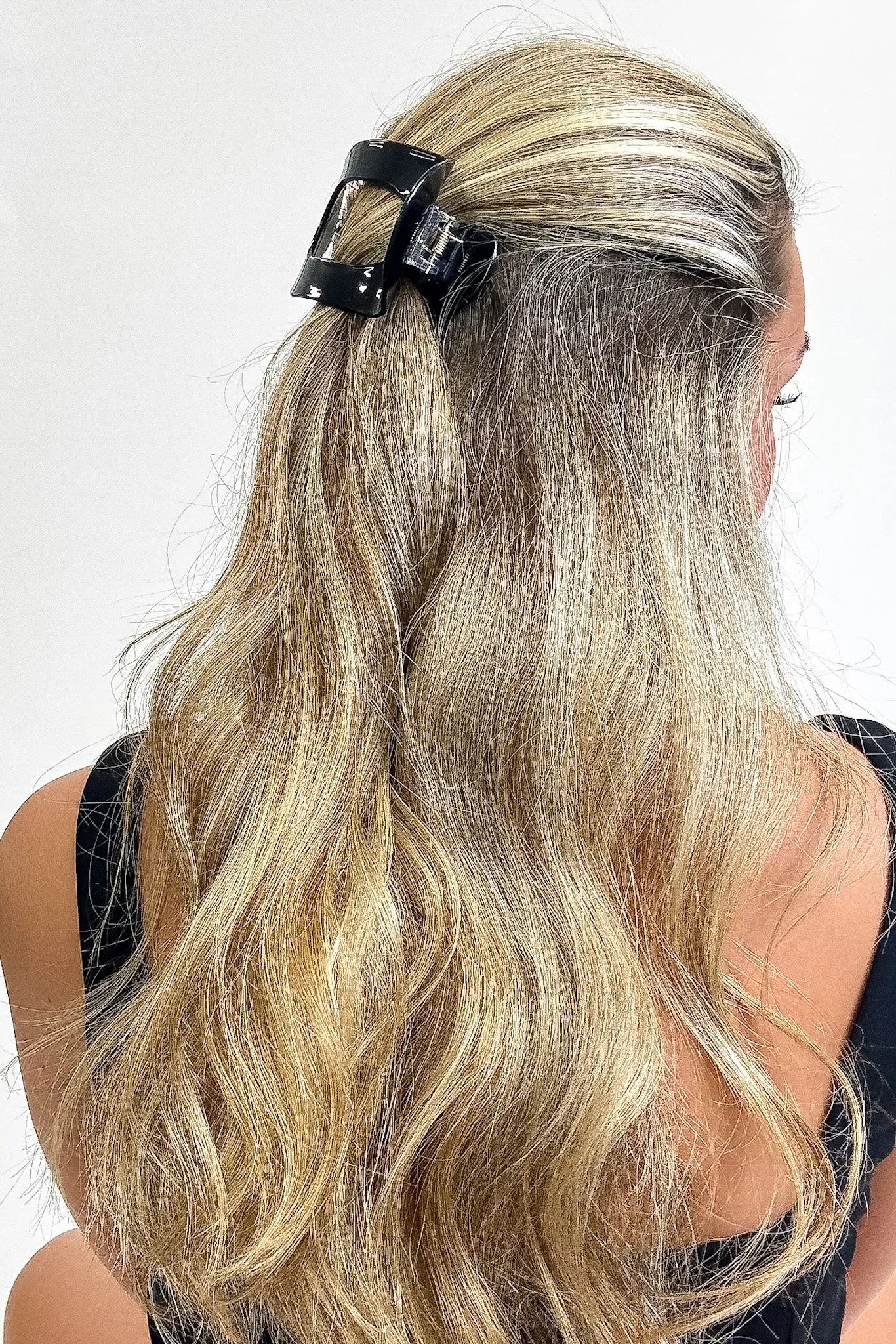 Glossy Hold Lay Flat Oval Hair Claw Clip sold by Madison + Mallory product image thumbnail 3