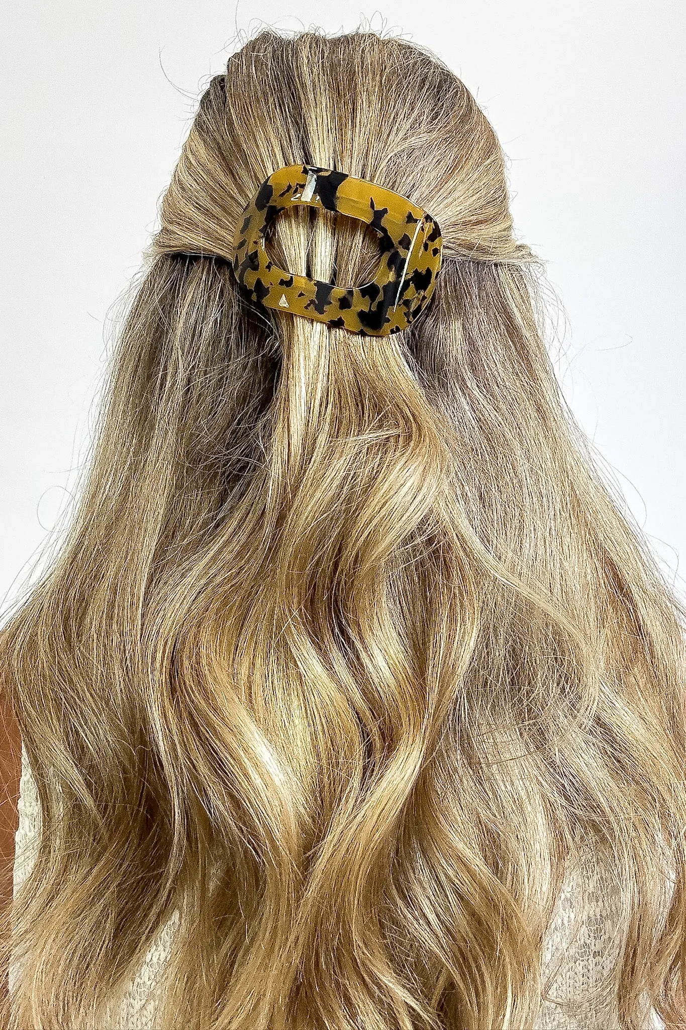Glossy Hold Lay Flat Oval Hair Claw Clip sold by Madison + Mallory product image thumbnail 4