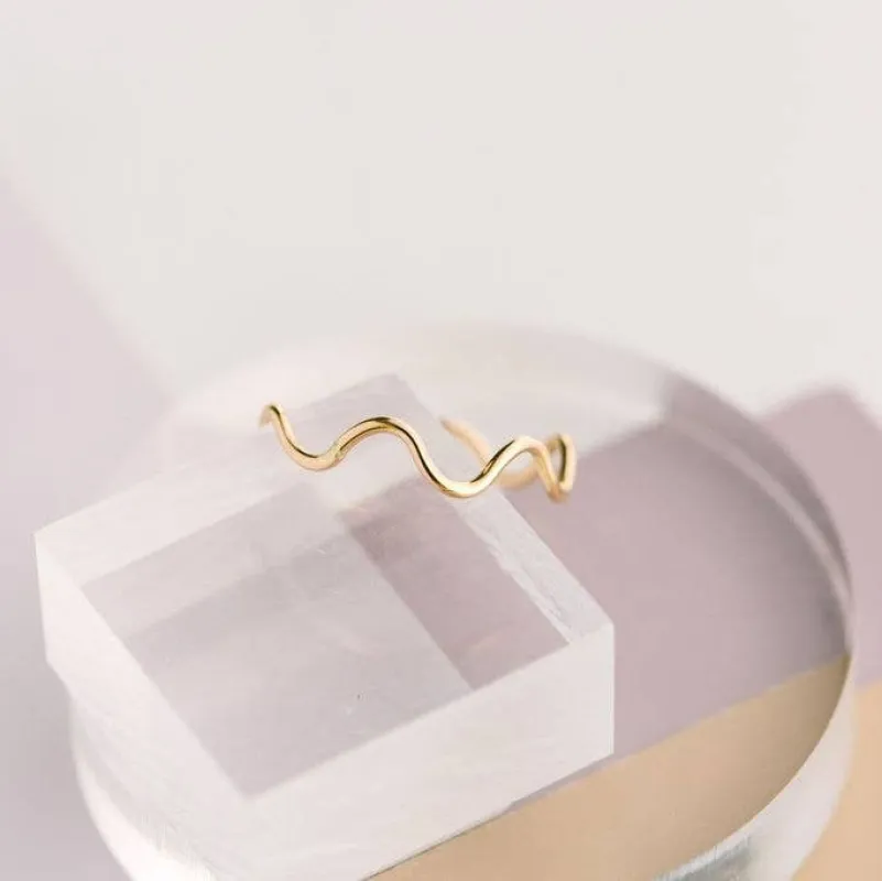 Wiggle Ring in Gold or Silver made by Oceanne