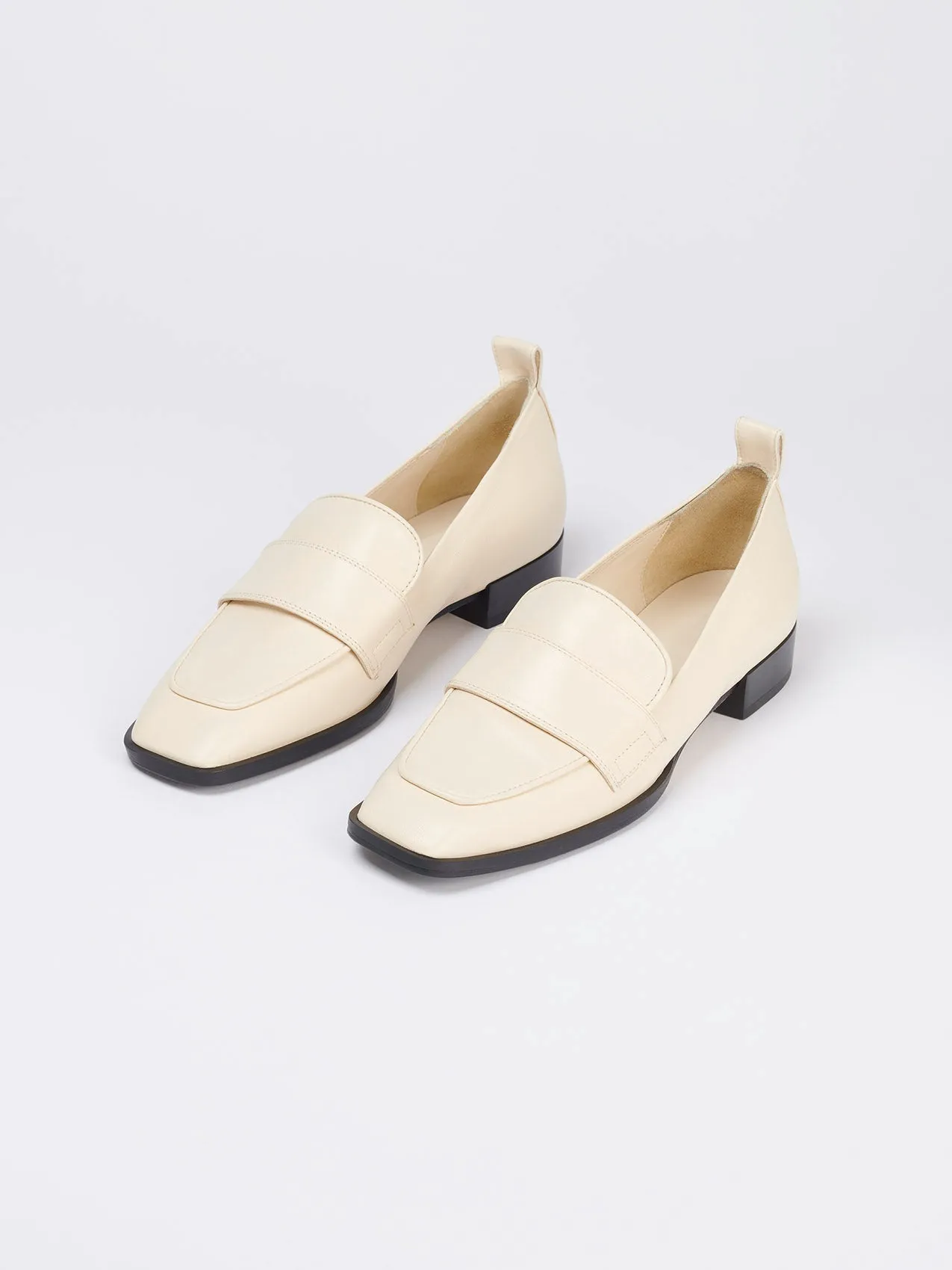 Julie Creamy Nappa sold by Aeyde product image thumbnail 2