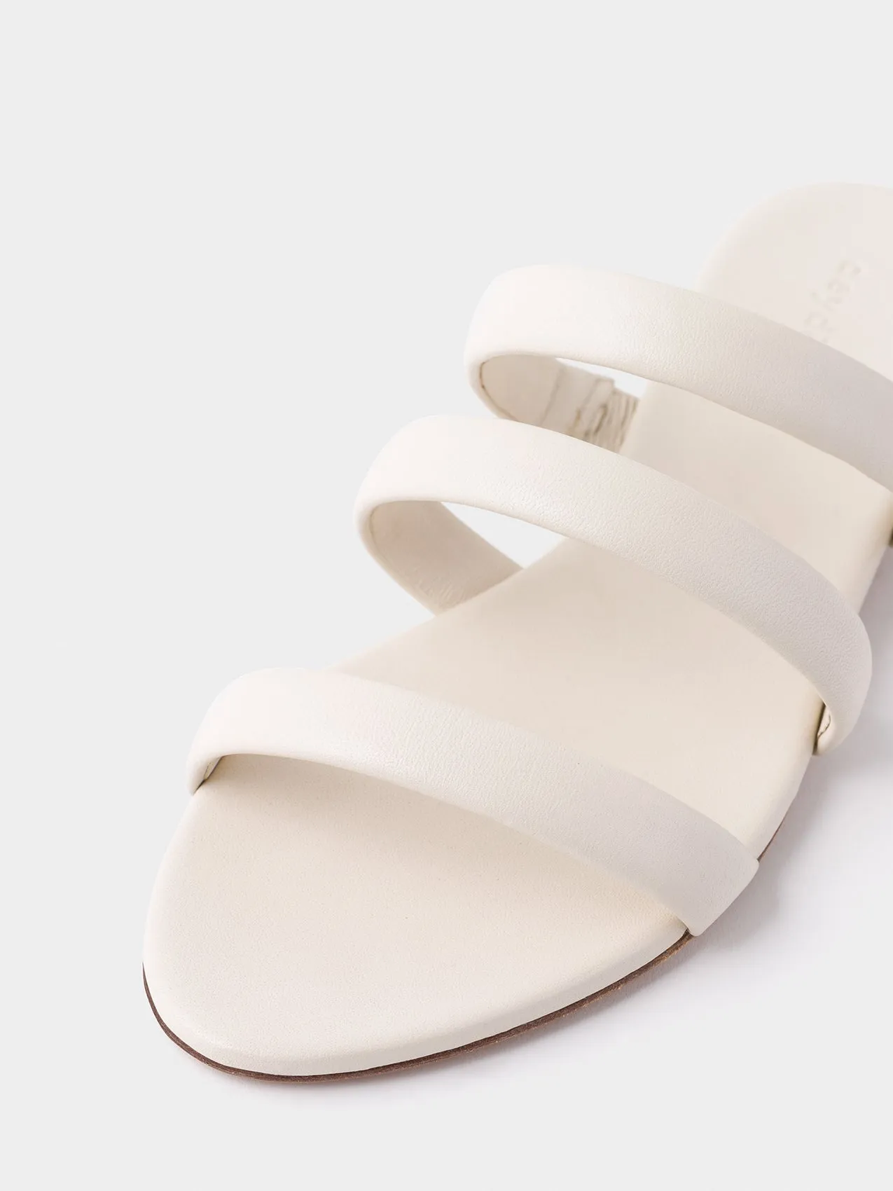 Chrissy Creamy Nappa sold by Aeyde product image thumbnail 3