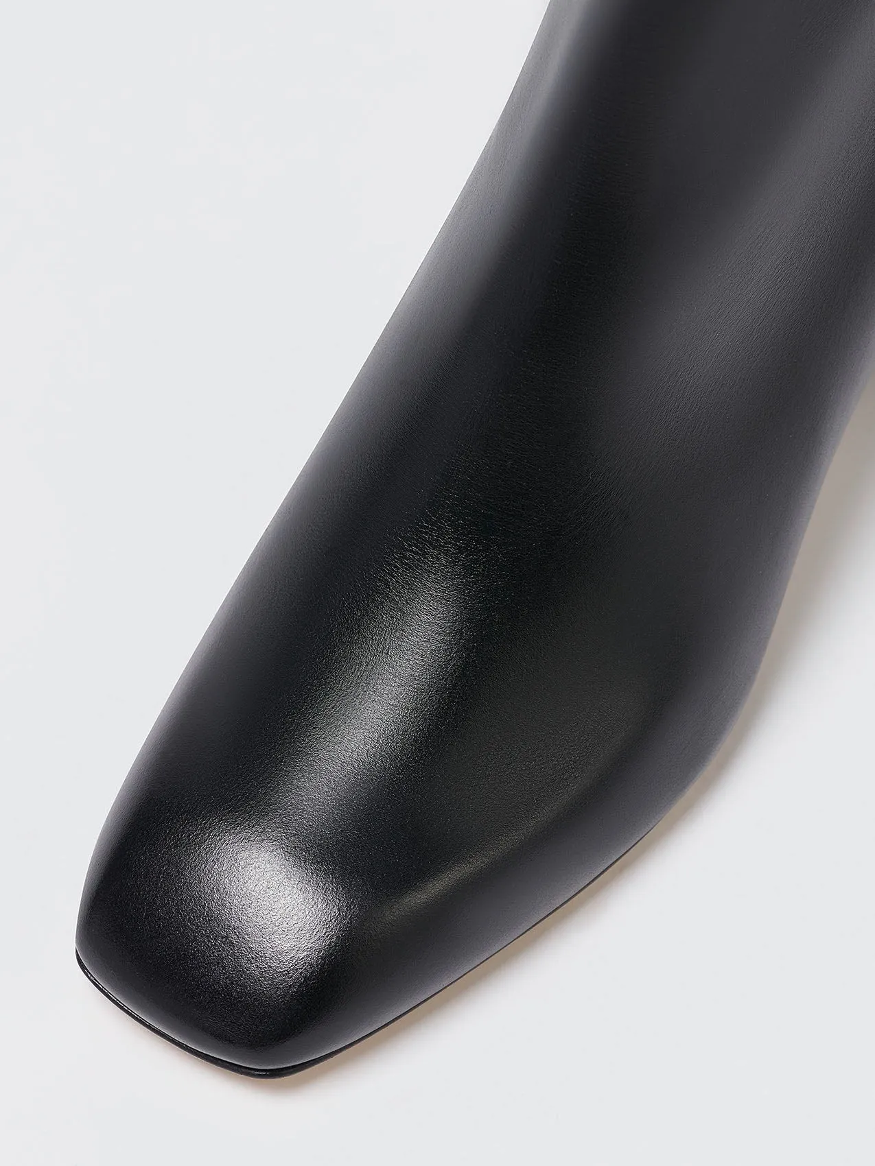 Linn Black Calf sold by Aeyde product image thumbnail 3