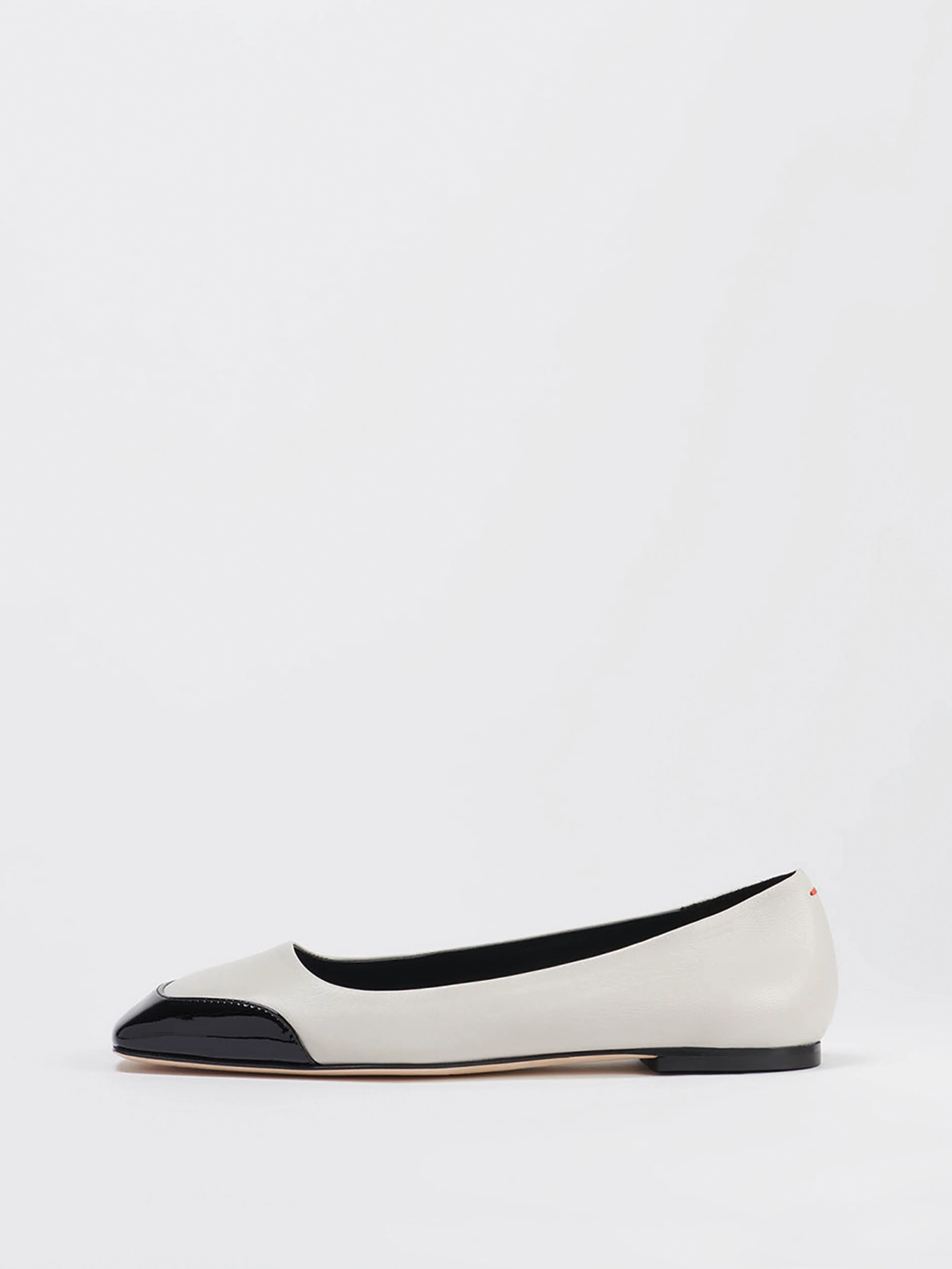 Iris Chalk/Black Nappa/Patent sold by Aeyde