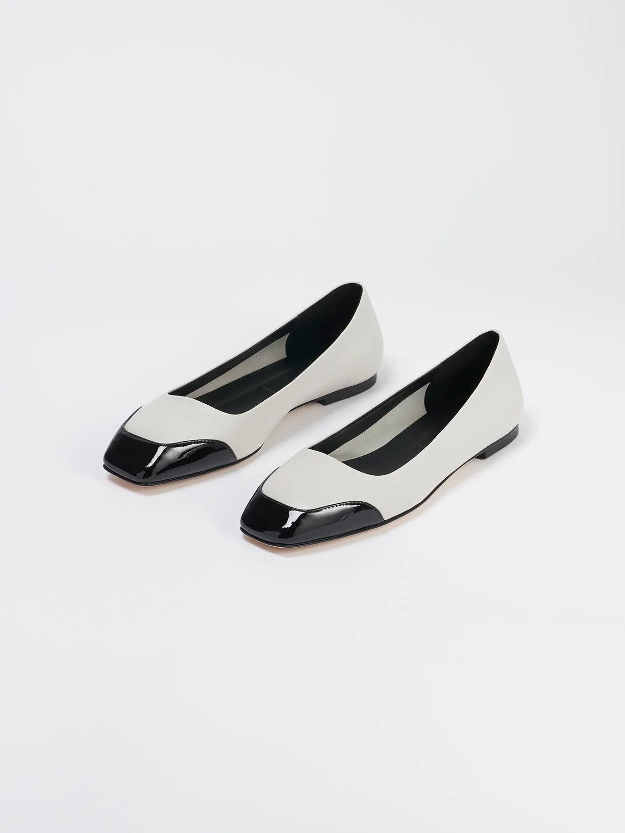 Iris Chalk/Black Nappa/Patent sold by Aeyde product image thumbnail 2