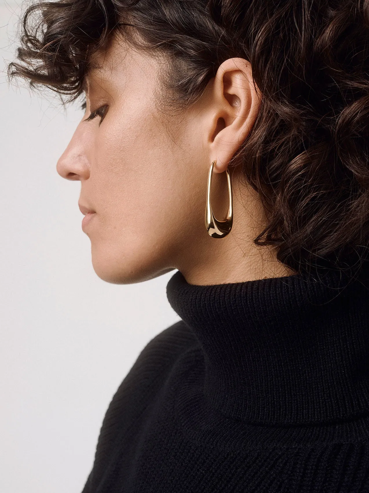 Eleanora 18kt Gold-Plated Hoop Earrings sold by Aeyde product image thumbnail 4