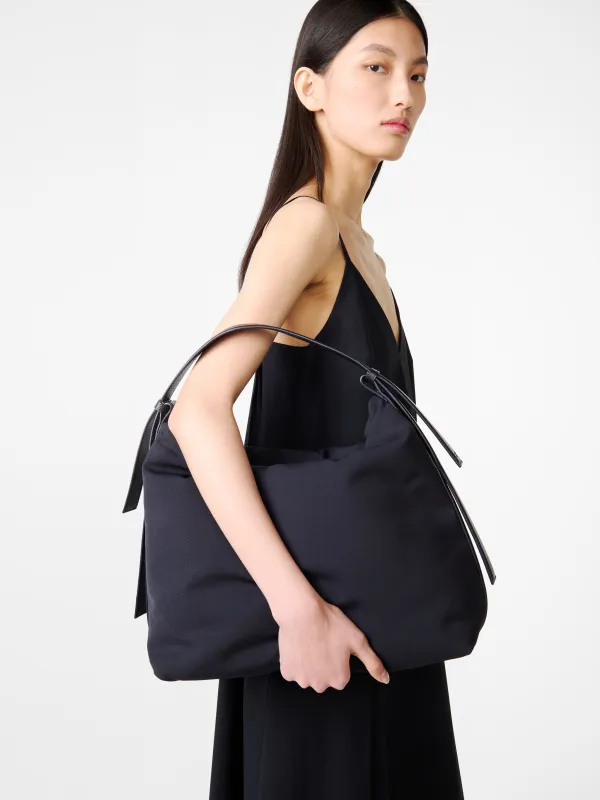 Transit Bag in Darkest Navy | Parallel