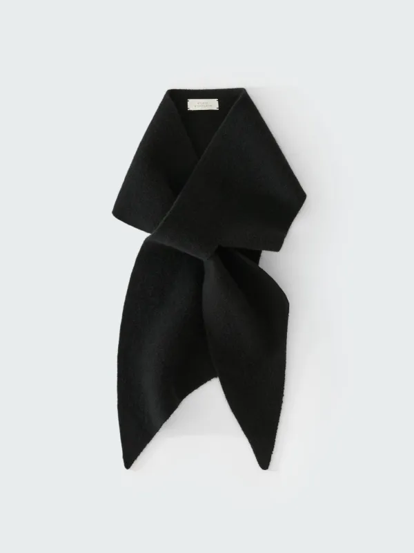 Noack Cashmere Scarf in Black made by Studio Nicholson