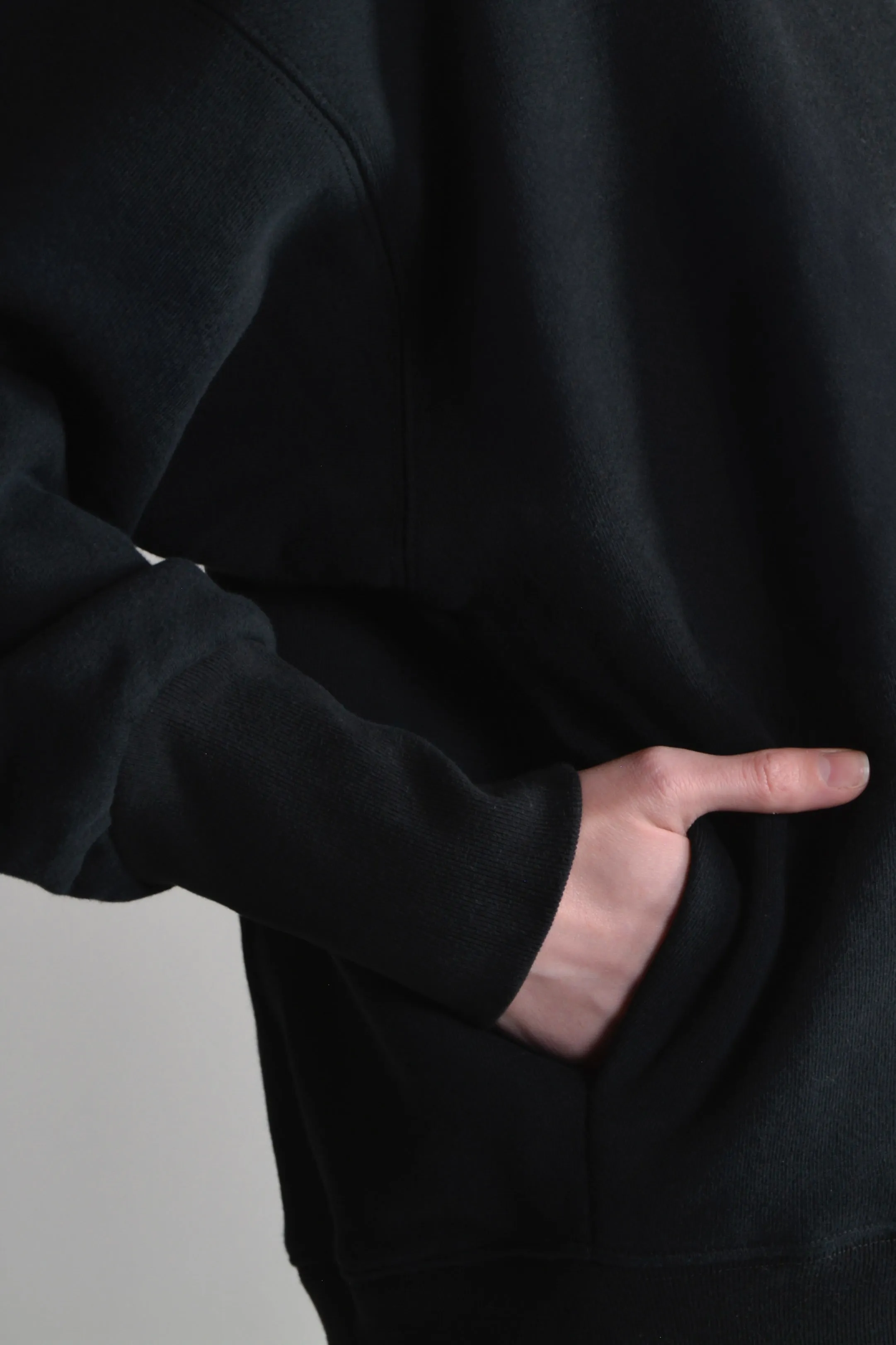 THE CHELSEA SWEATSHIRT NOIR sold by The Garde product image thumbnail 4