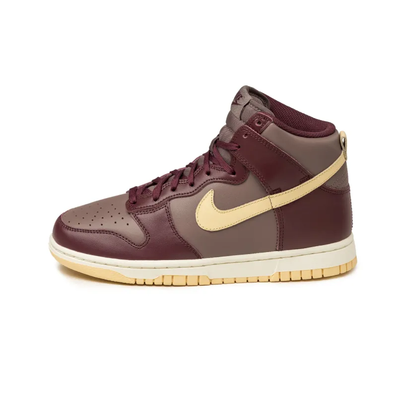 Nike Wmns Dunk High sold by Asphalt Gold