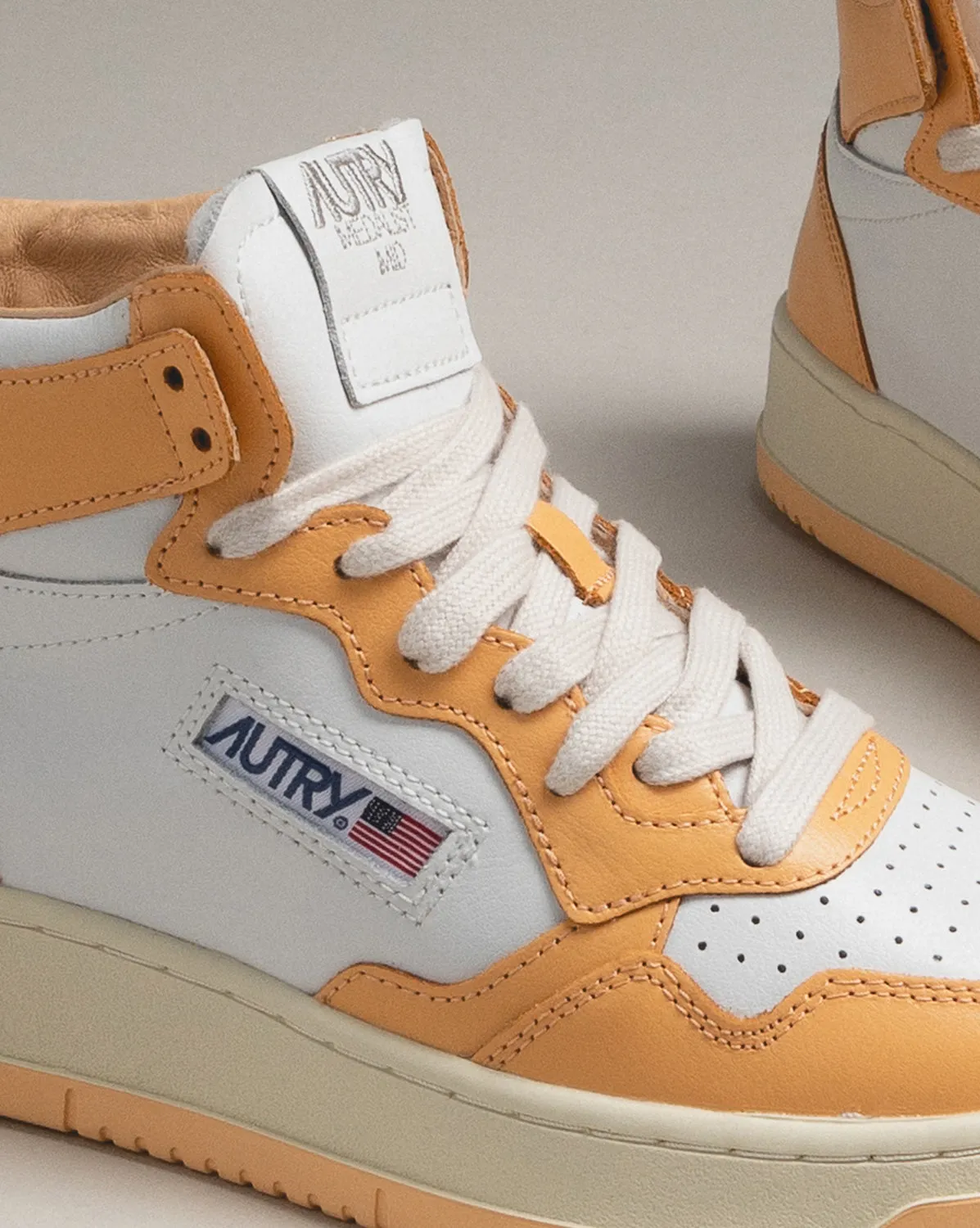 Autry Medalist Mid W sold by Asphalt Gold product image thumbnail 5