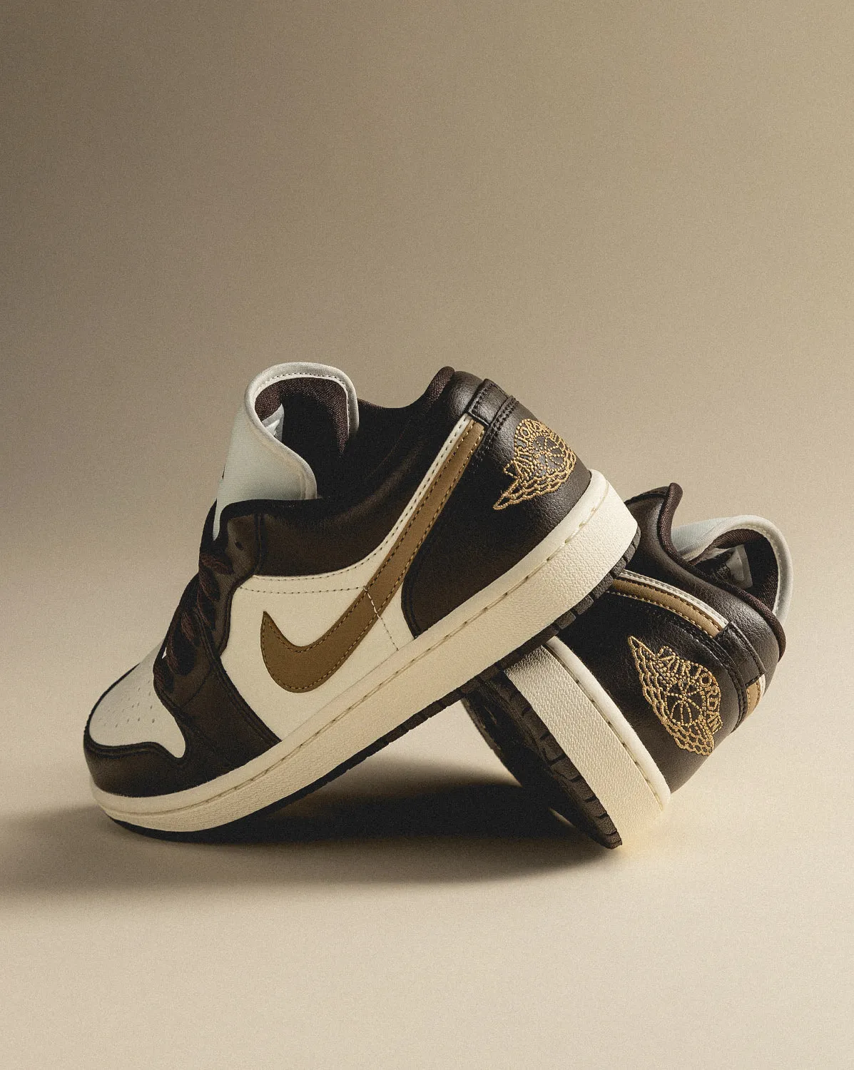 Nike Wmns Air Jordan 1 Low sold by Asphalt Gold product image thumbnail 4