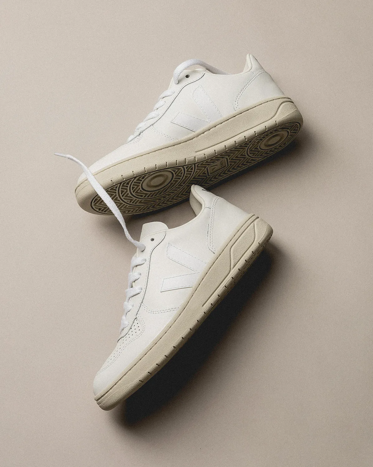 Veja V-10 Leather sold by Asphalt Gold product image thumbnail 5