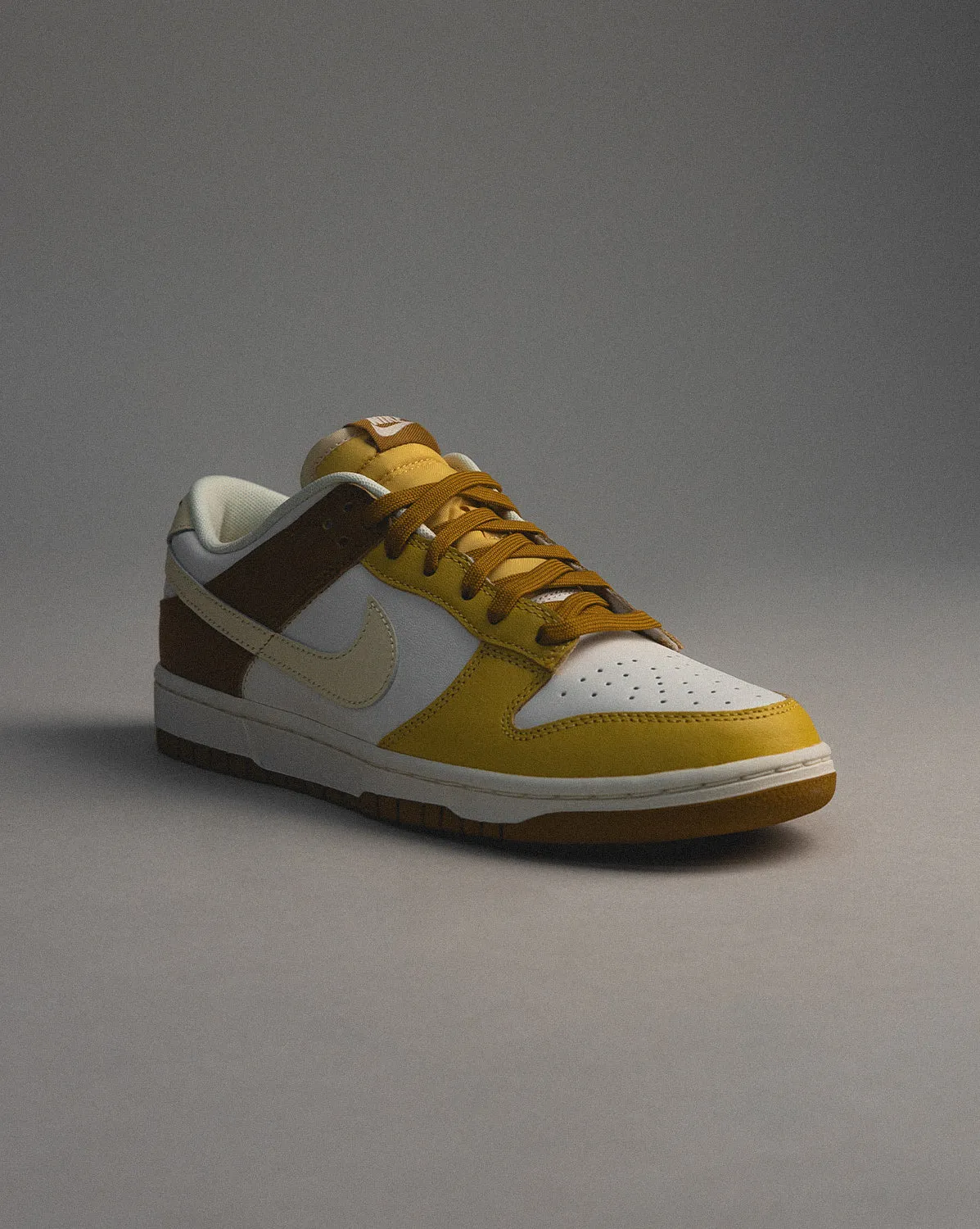 Nike Dunk Low Retro sold by Asphalt Gold product image thumbnail 4
