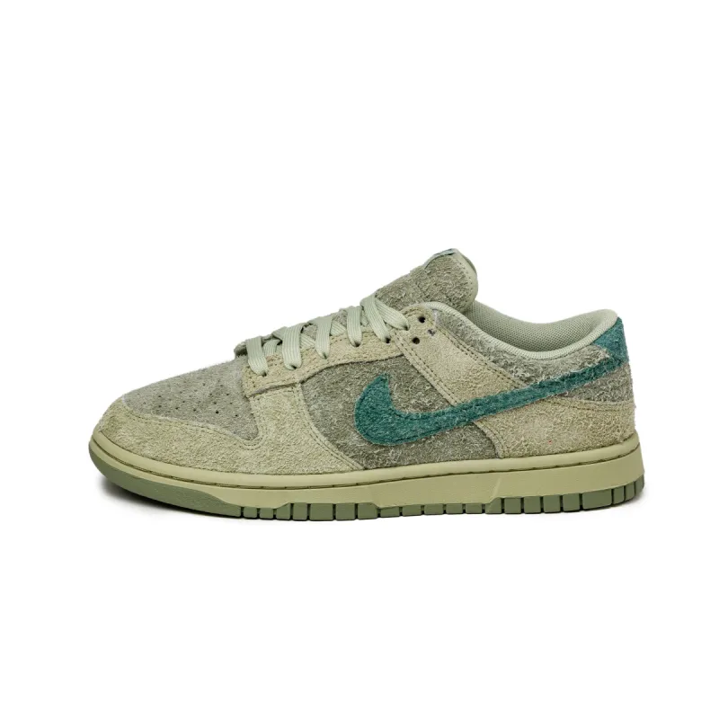 Nike Wmns Dunk Low sold by Asphalt Gold