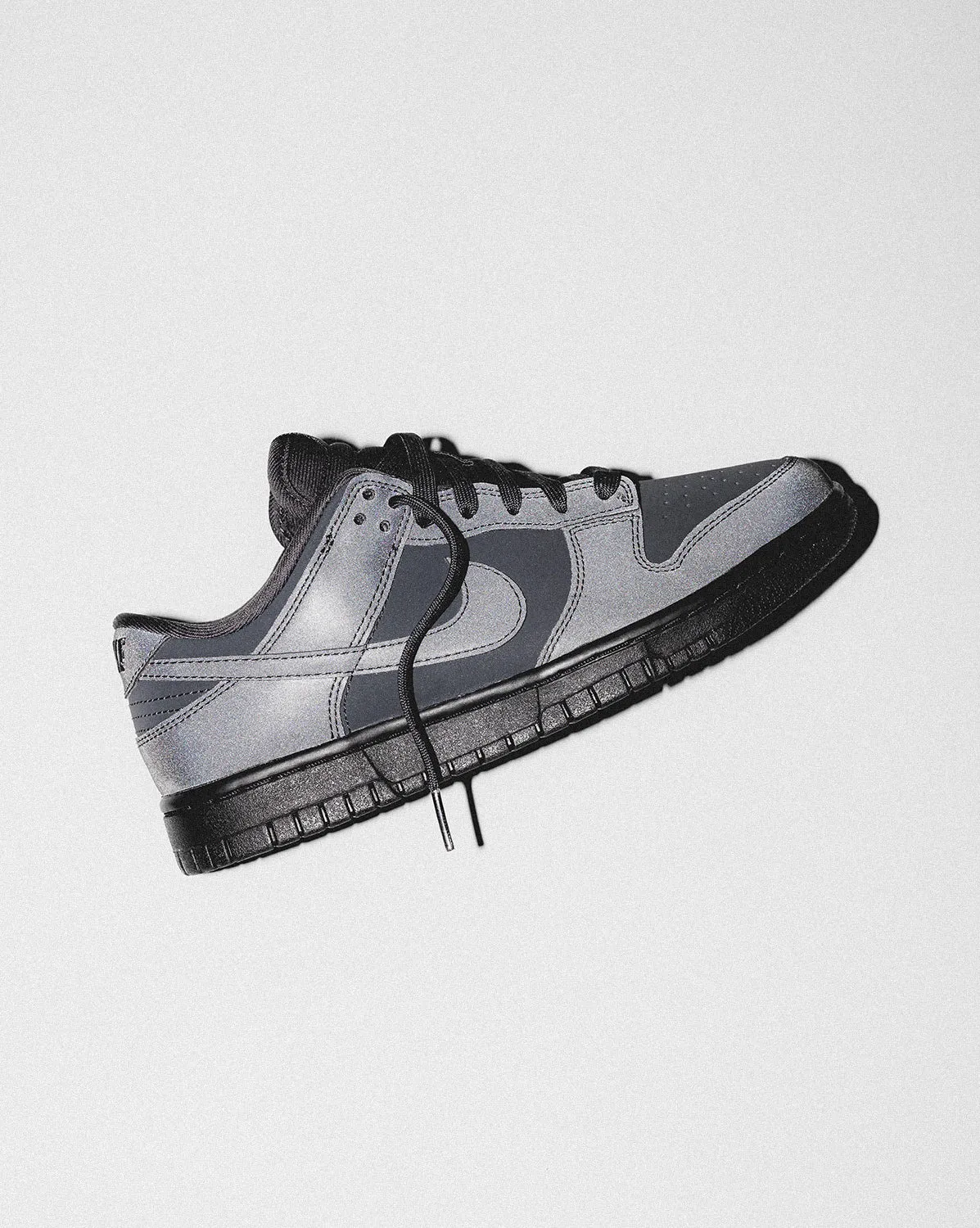 Nike Wmns Dunk Low *Cyber* sold by Asphalt Gold product image thumbnail 5