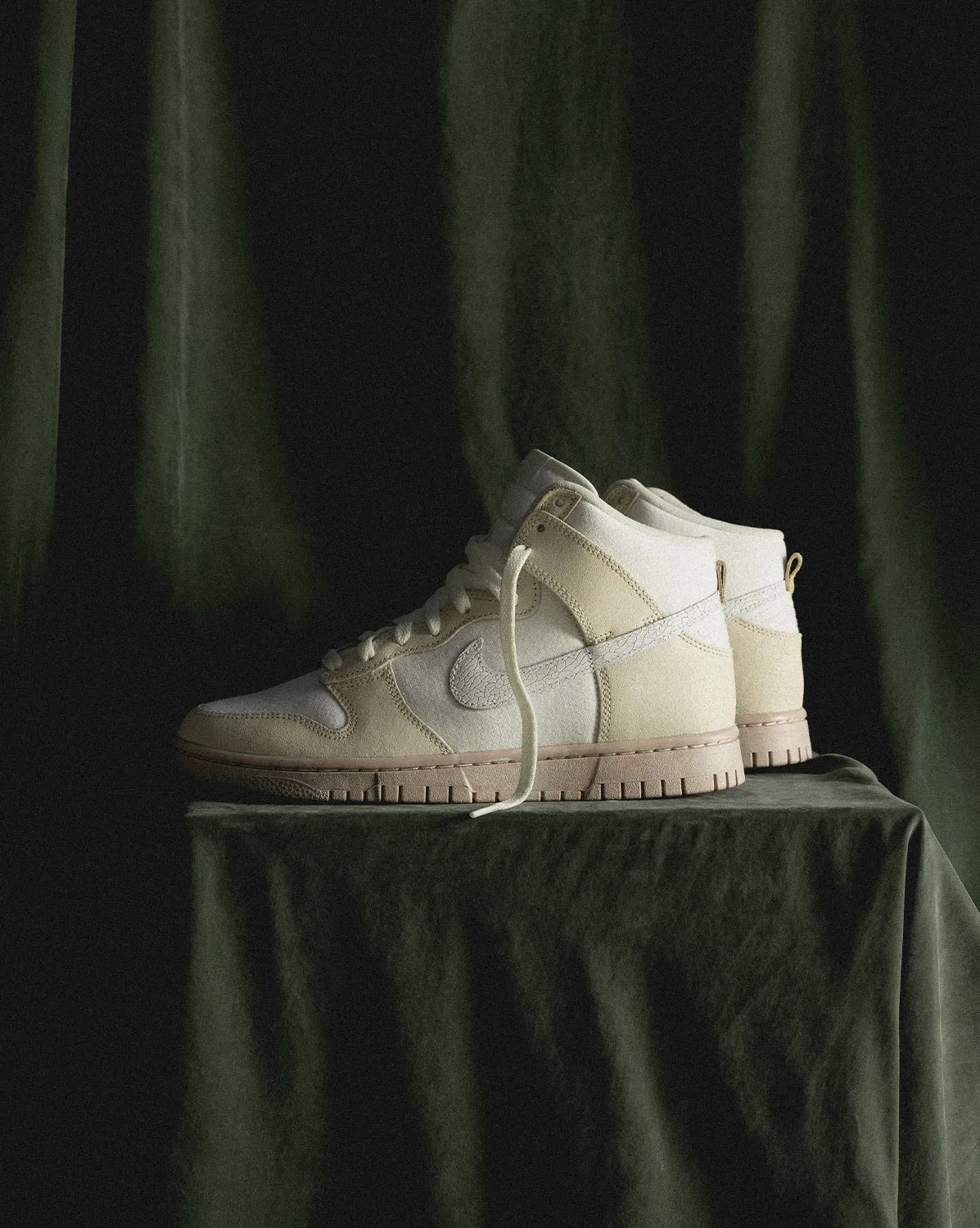 Nike Dunk High Retro PRM sold by Asphalt Gold product image thumbnail 4
