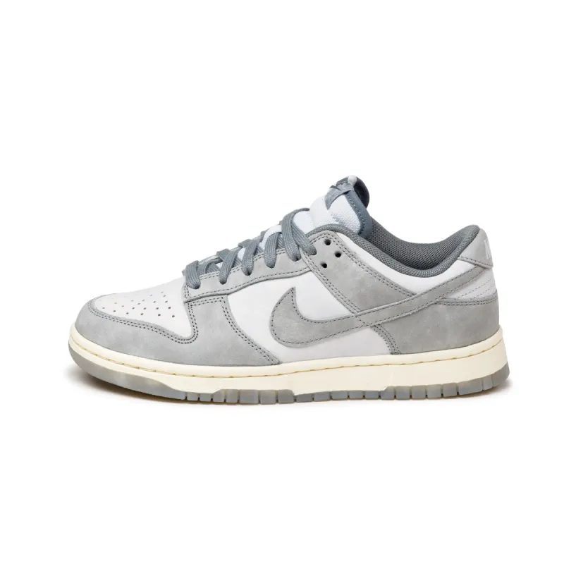Nike Wmns Dunk Low sold by Asphalt Gold