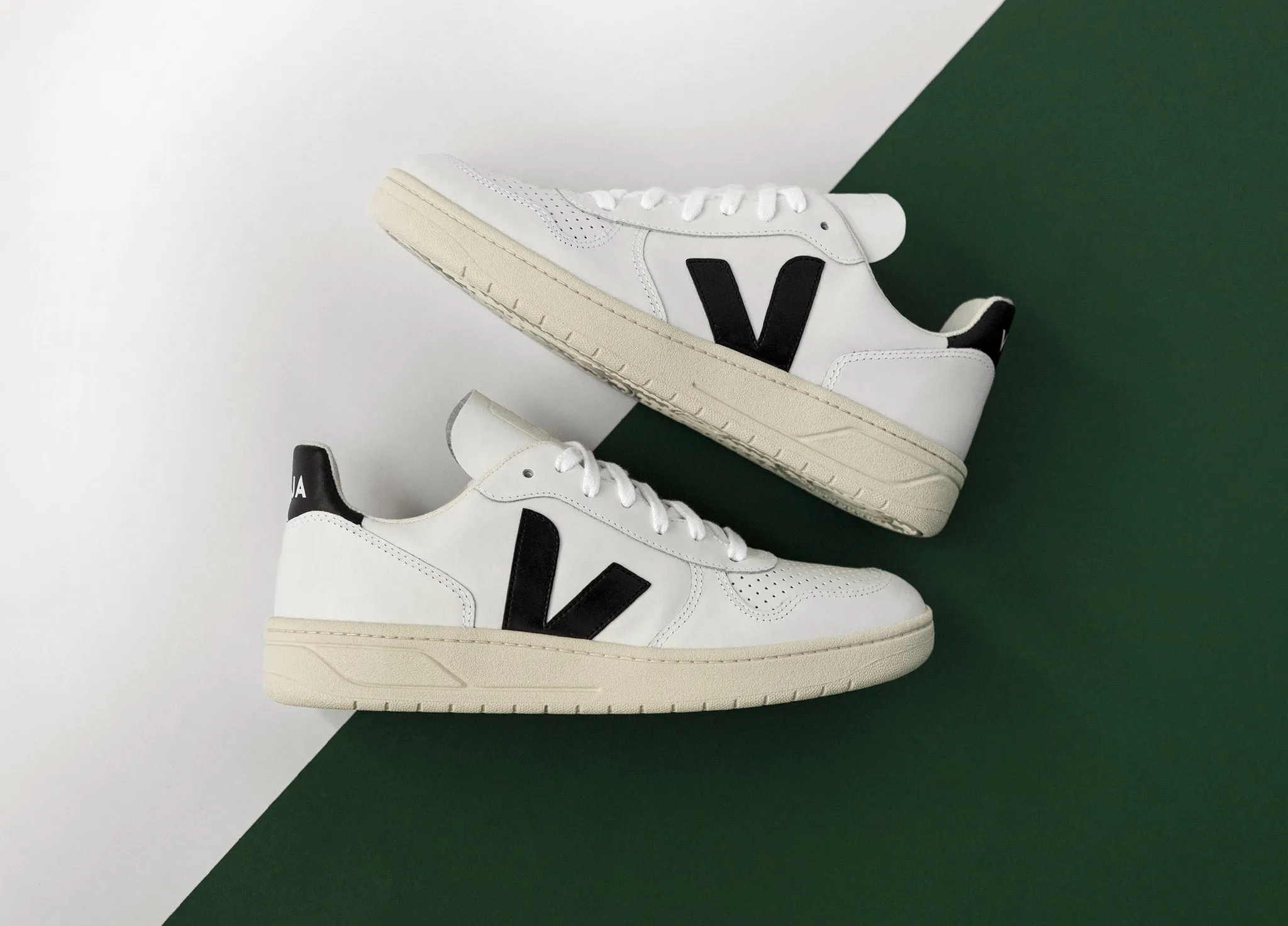 Veja V-10 Leather sold by Asphalt Gold product image thumbnail 4