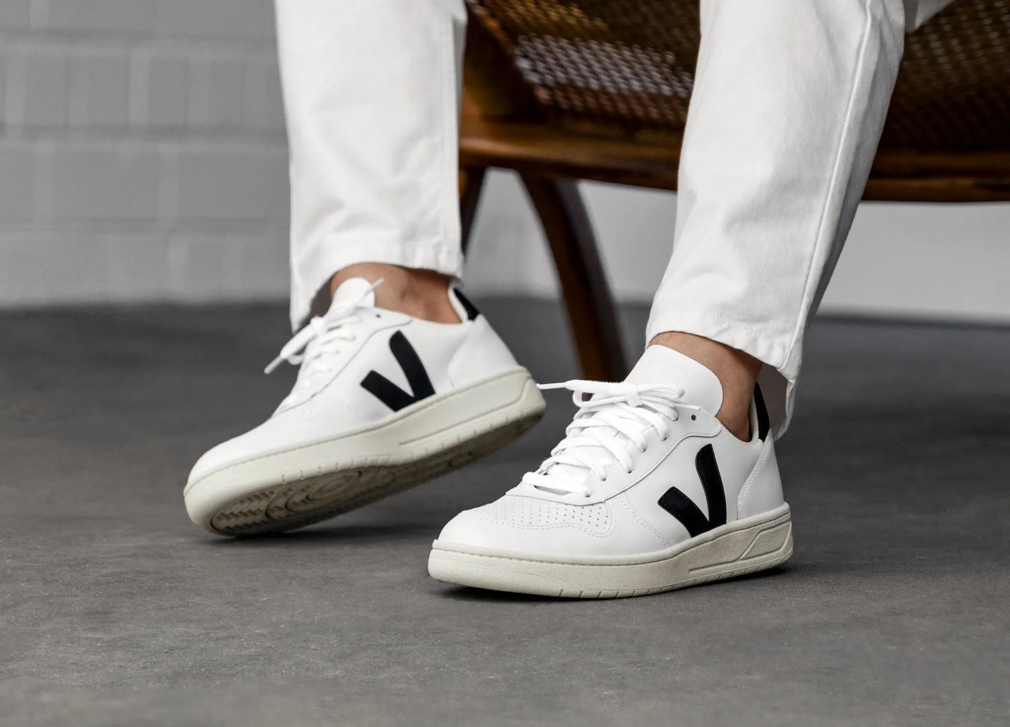 Veja V-10 Leather sold by Asphalt Gold product image thumbnail 5