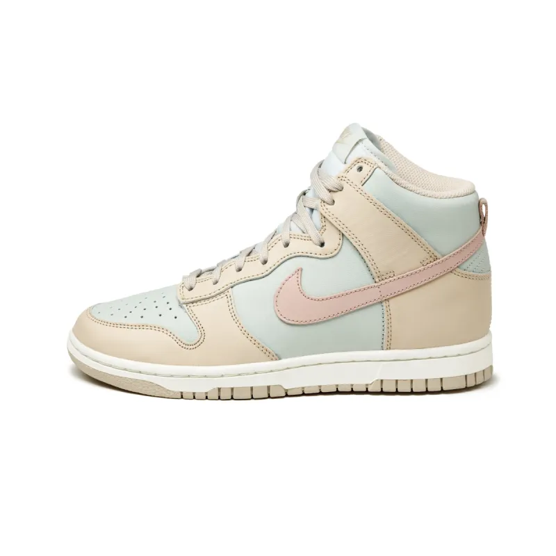 Nike Wmns Dunk High sold by Asphalt Gold