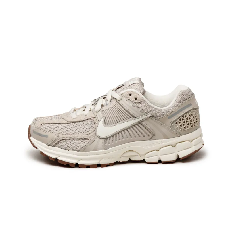 Nike Wmns Zoom Vomero 5 sold by Asphalt Gold